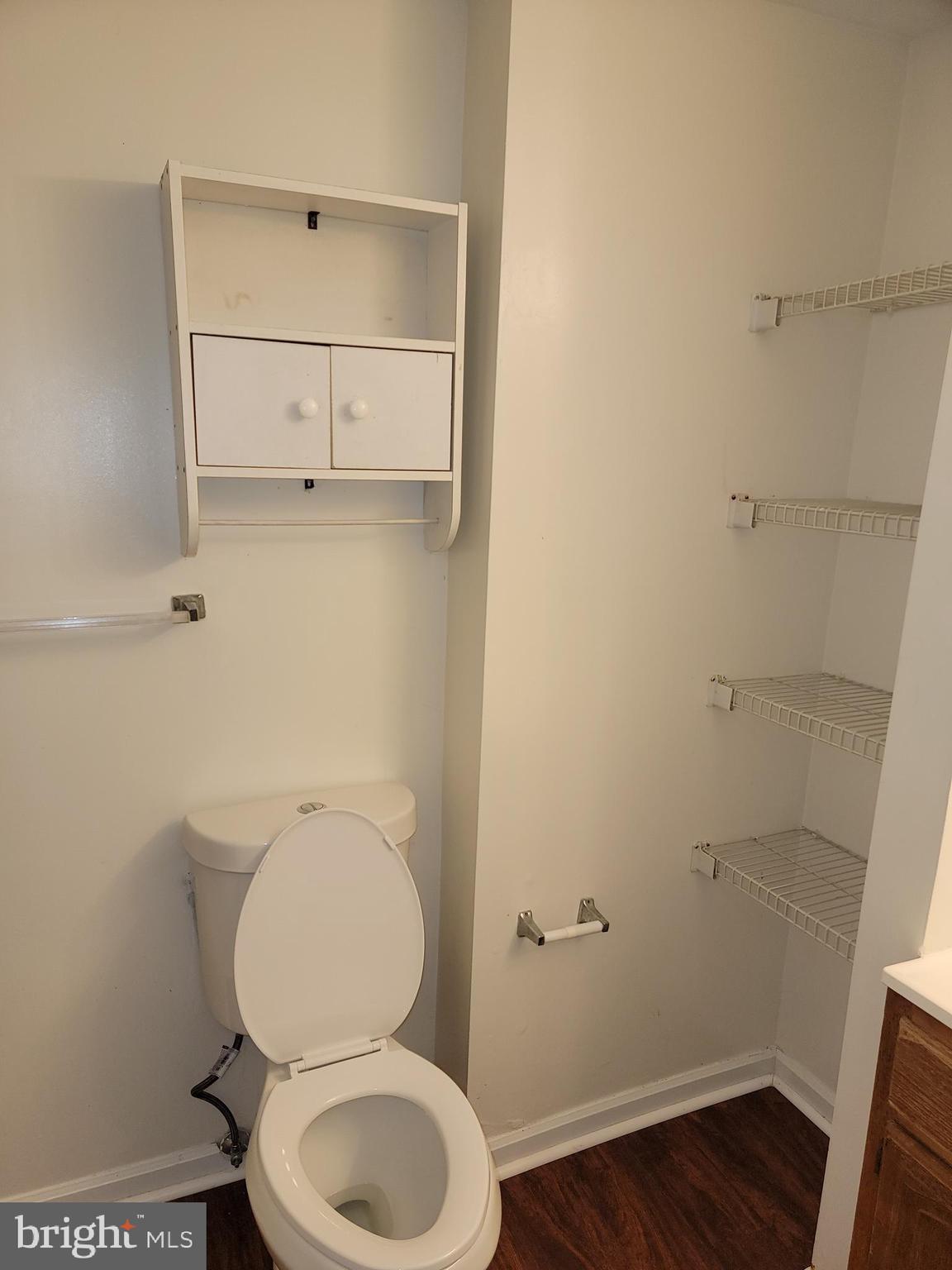 CALVERTON TOWNES - Residential Lease