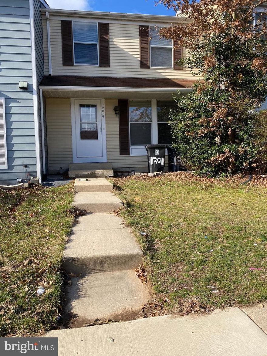 3 bedrooms, 2.5 baths with finished basement.  Fenced in back yard. Assigned parking.