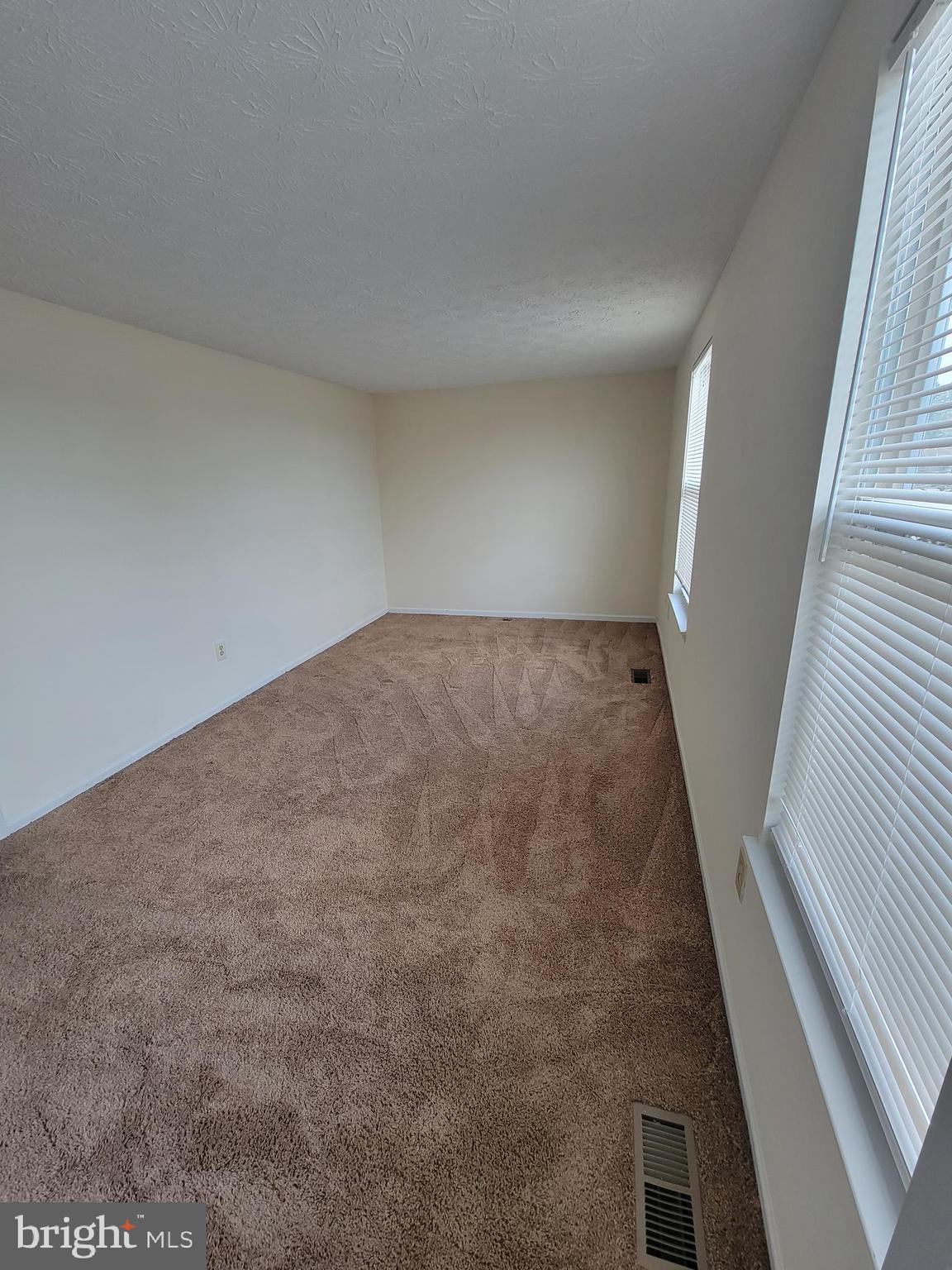 CALVERTON TOWNES - Residential Lease