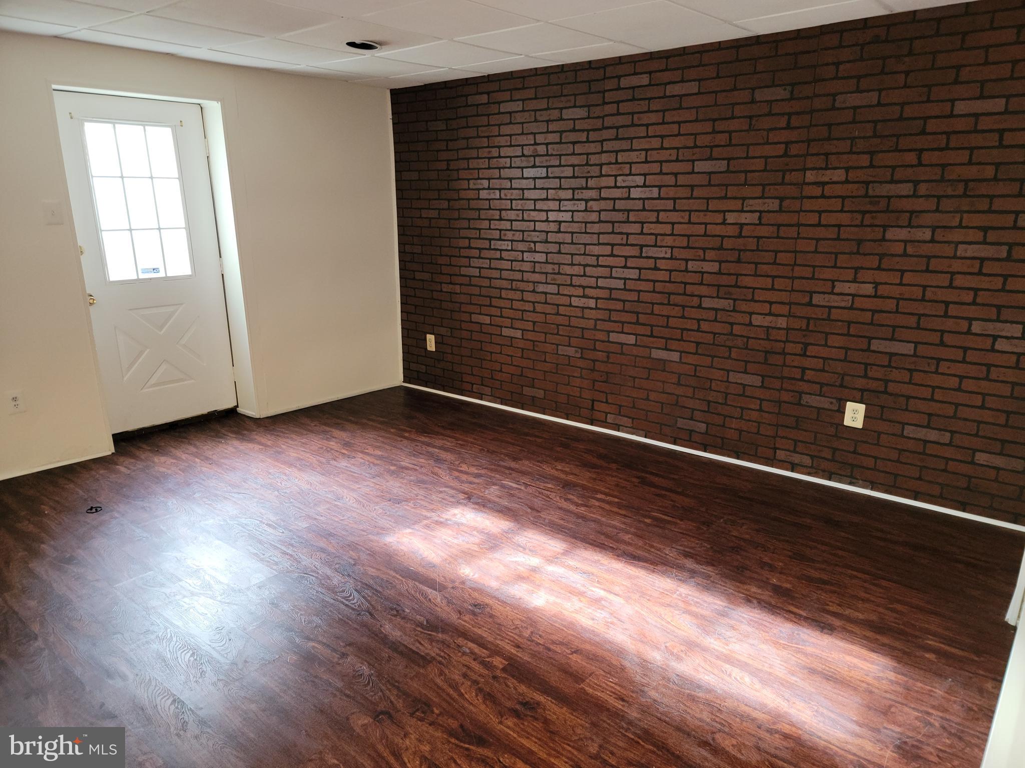 CALVERTON TOWNES - Residential Lease