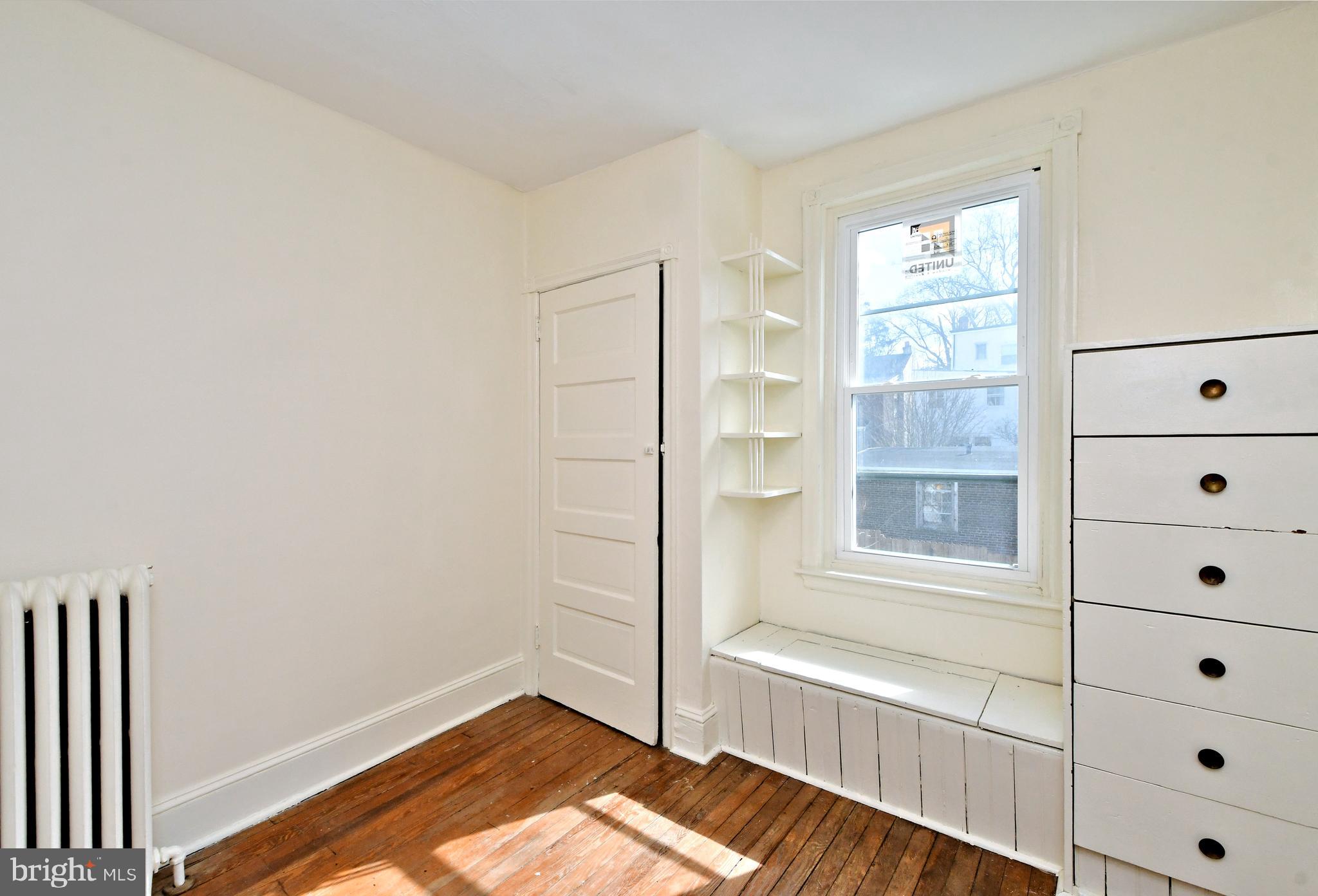 ROXBOROUGH - Residential