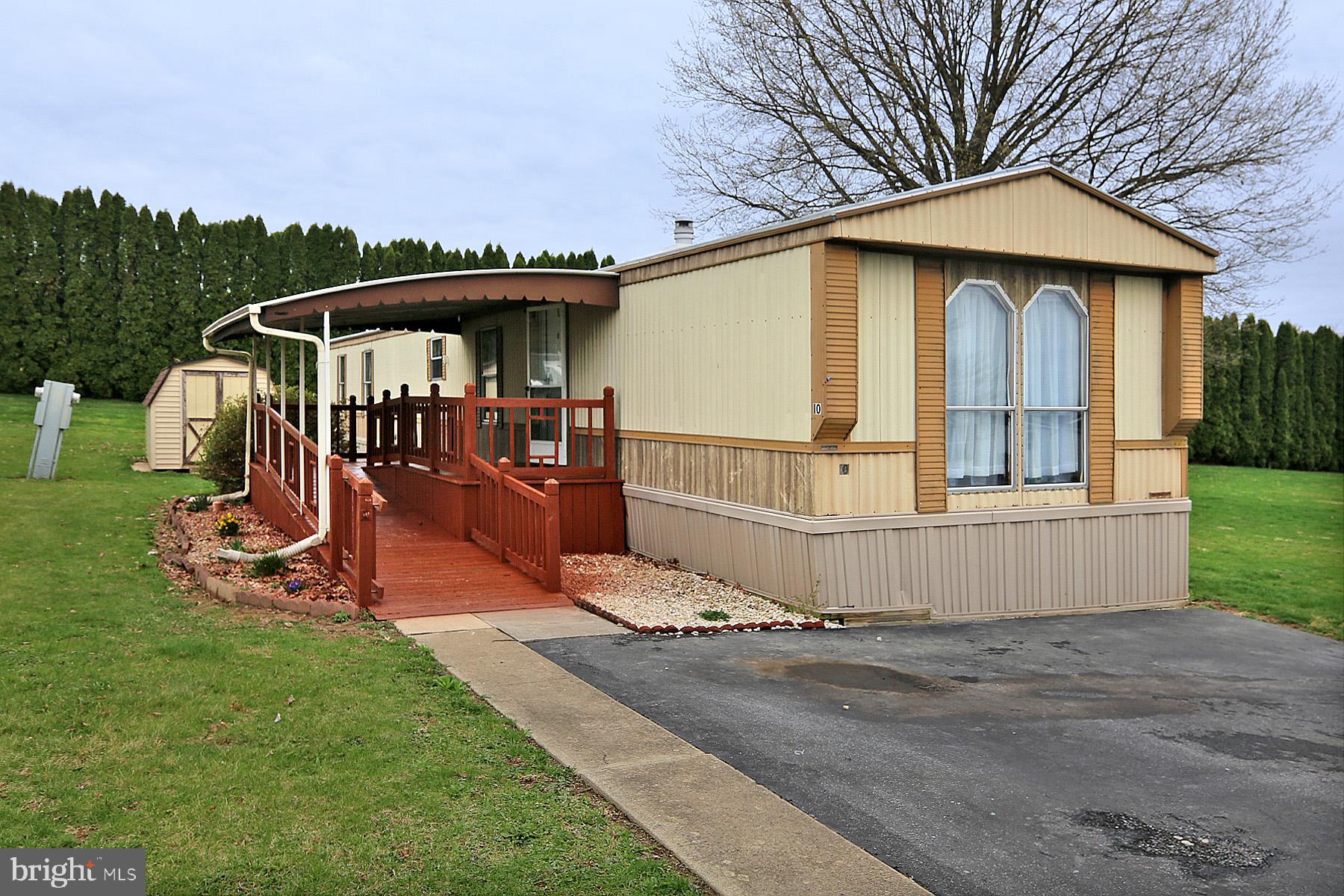 COUNTRY ACRES GOLD - Residential