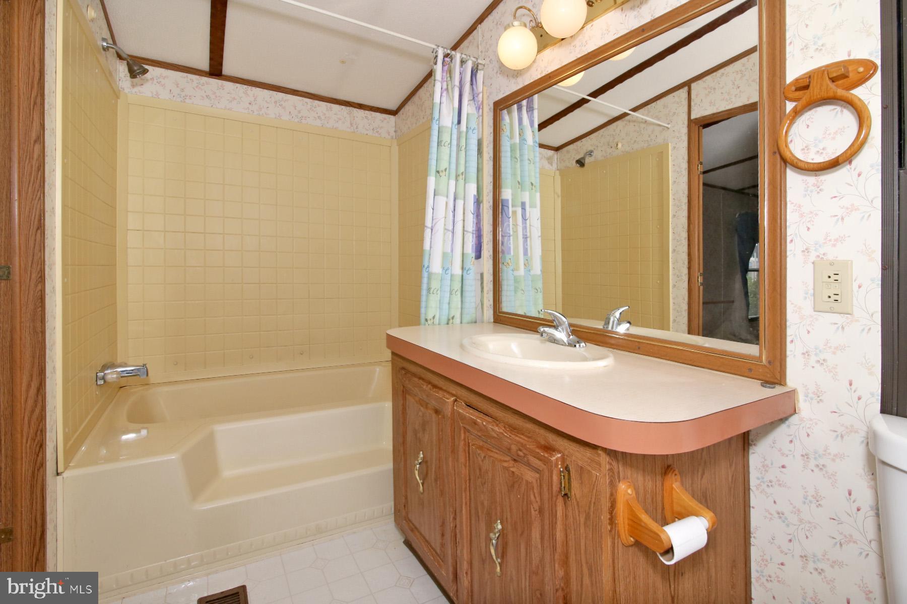 COUNTRY ACRES GOLD - Residential