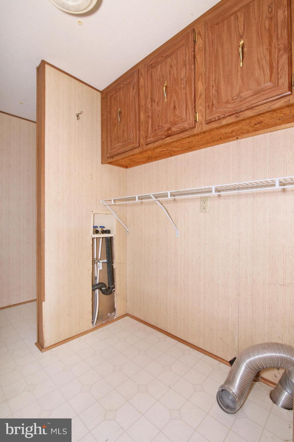 COUNTRY ACRES GOLD - Residential