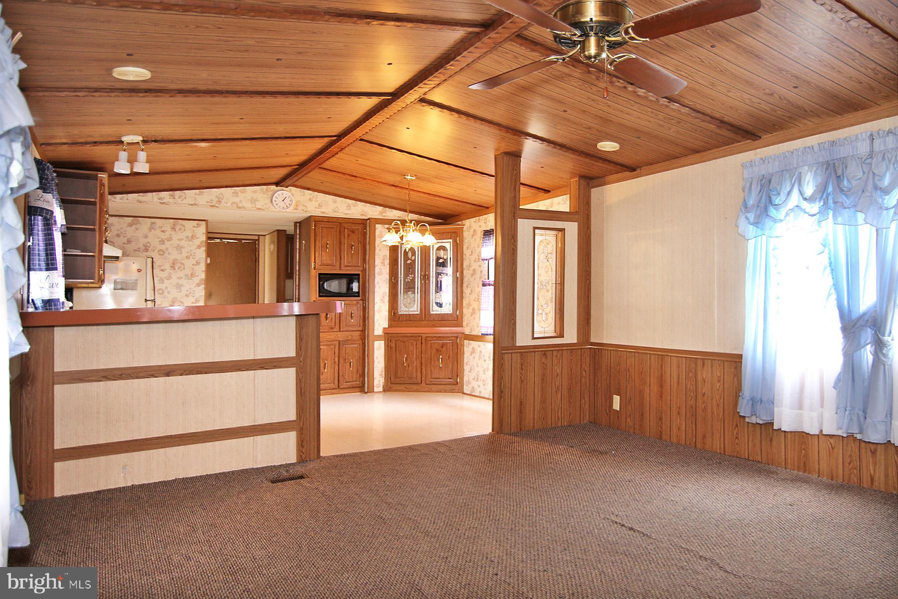 COUNTRY ACRES GOLD - Residential