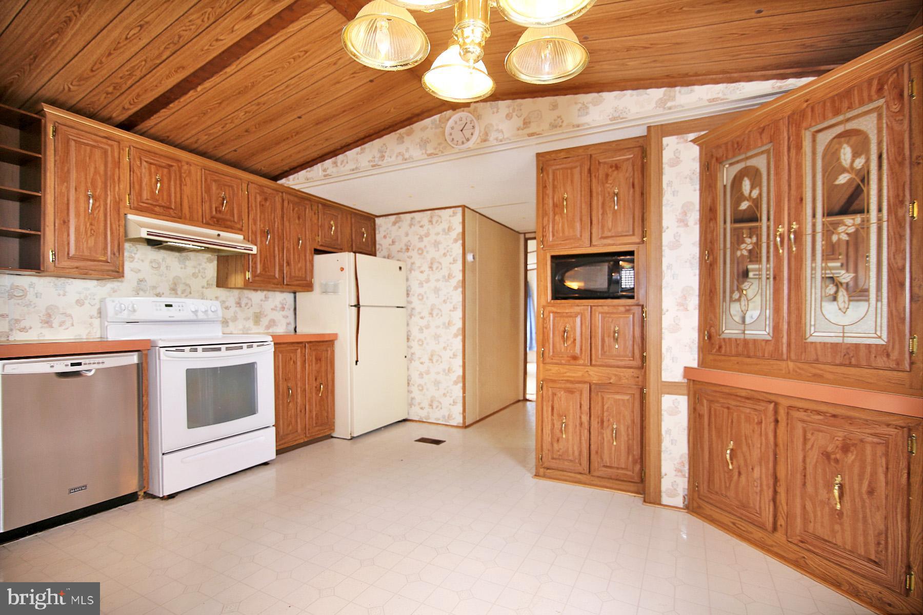 COUNTRY ACRES GOLD - Residential