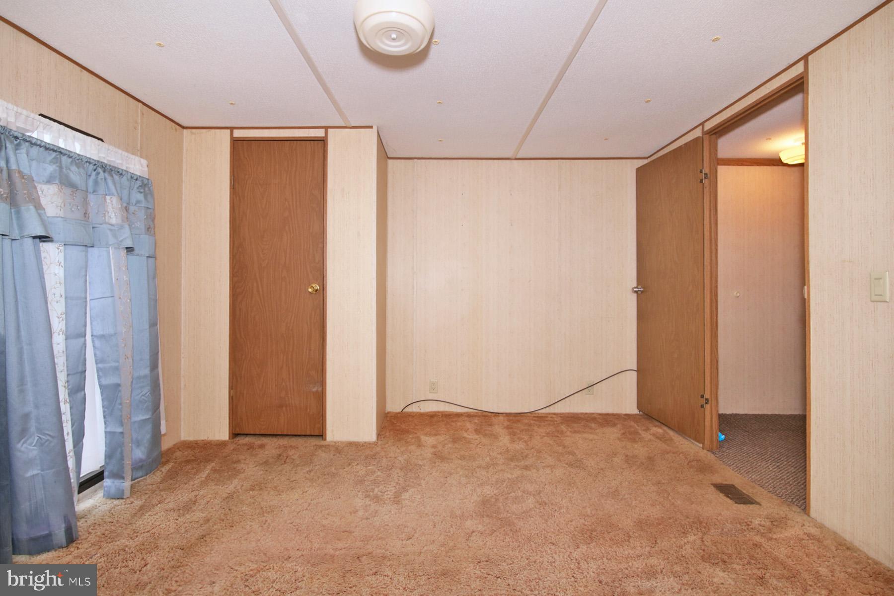 COUNTRY ACRES GOLD - Residential