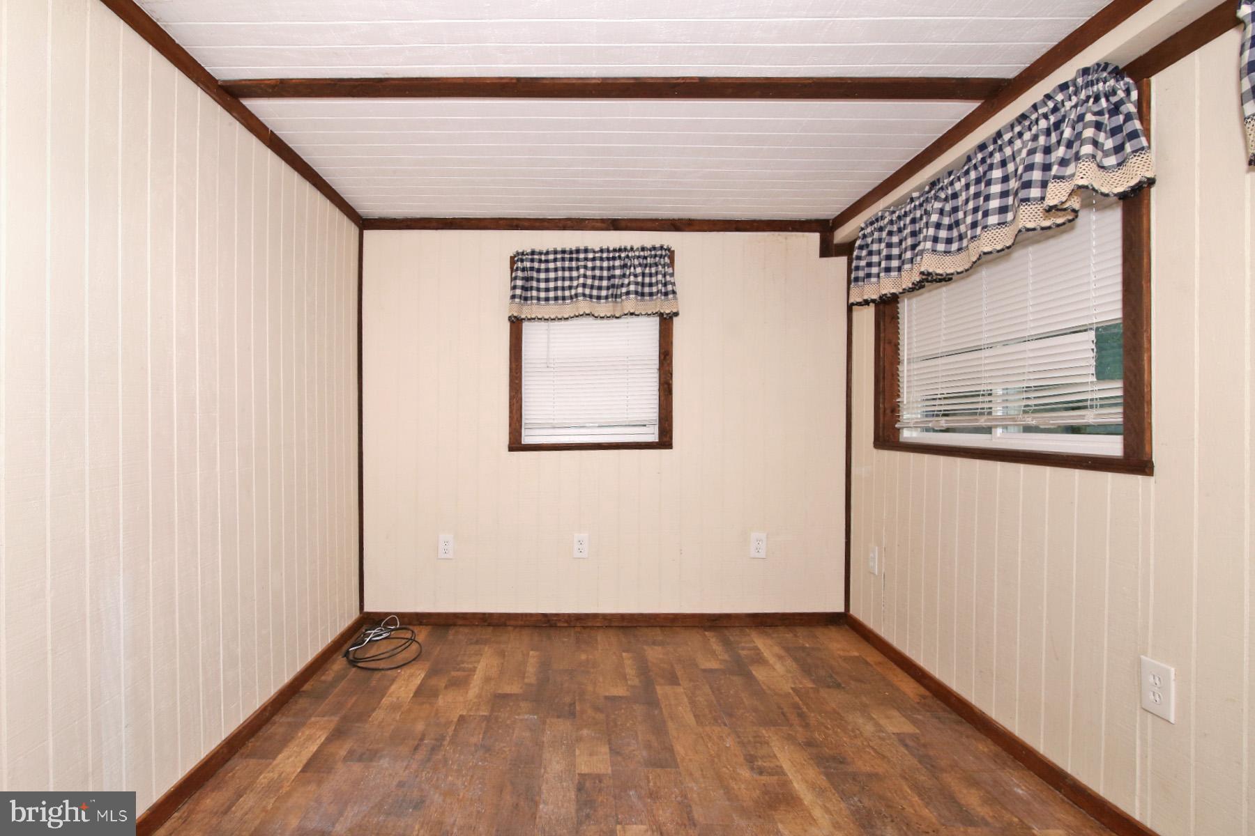 COUNTRY ACRES GOLD - Residential