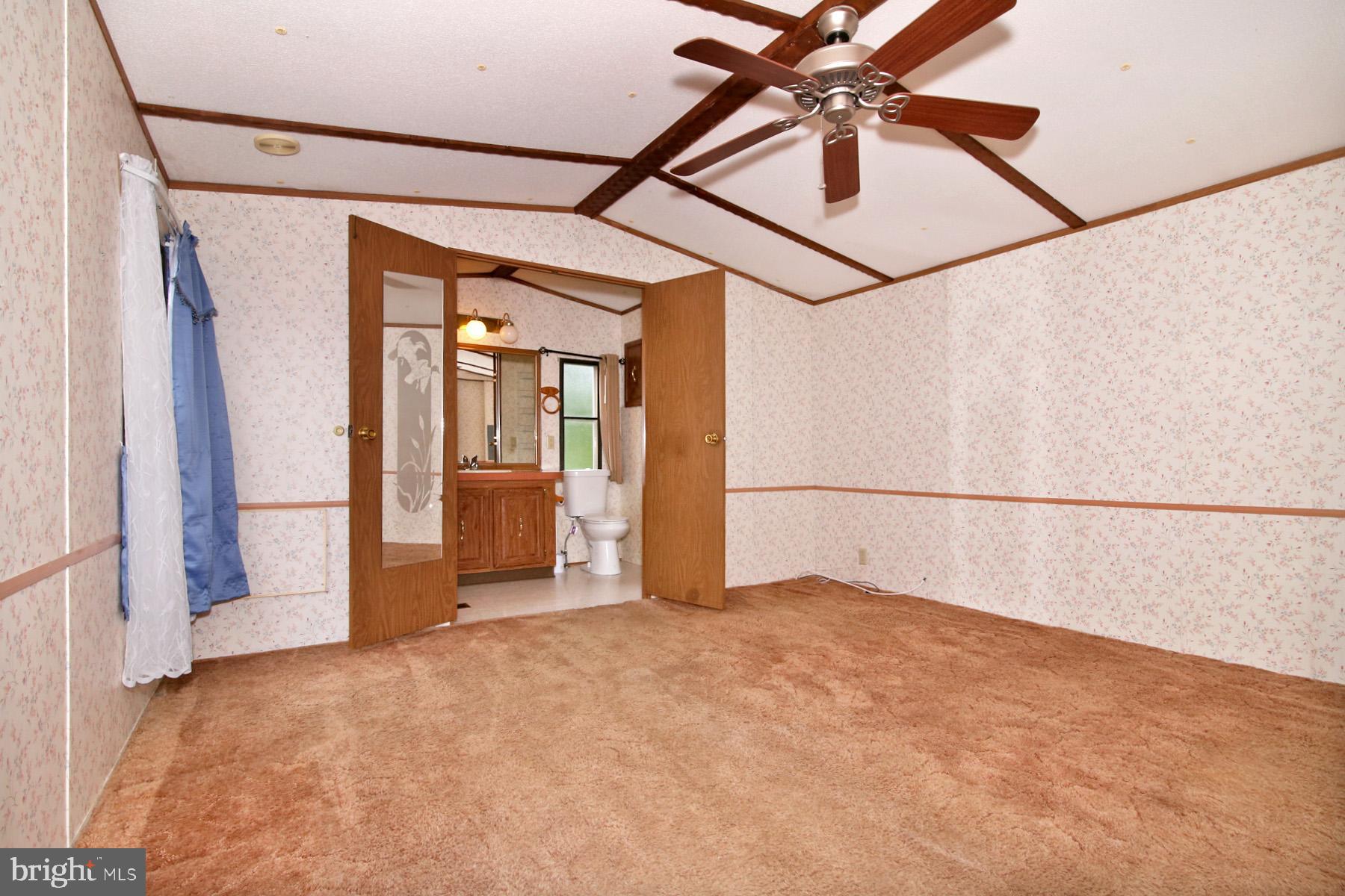 COUNTRY ACRES GOLD - Residential