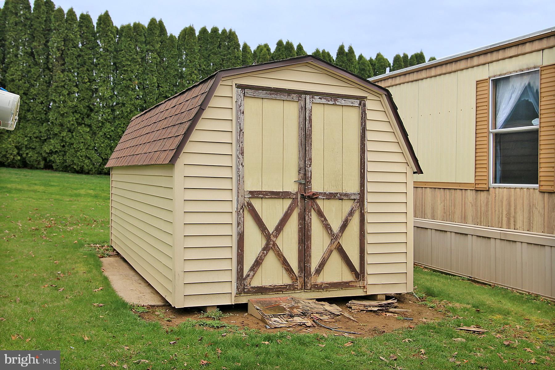 COUNTRY ACRES GOLD - Residential