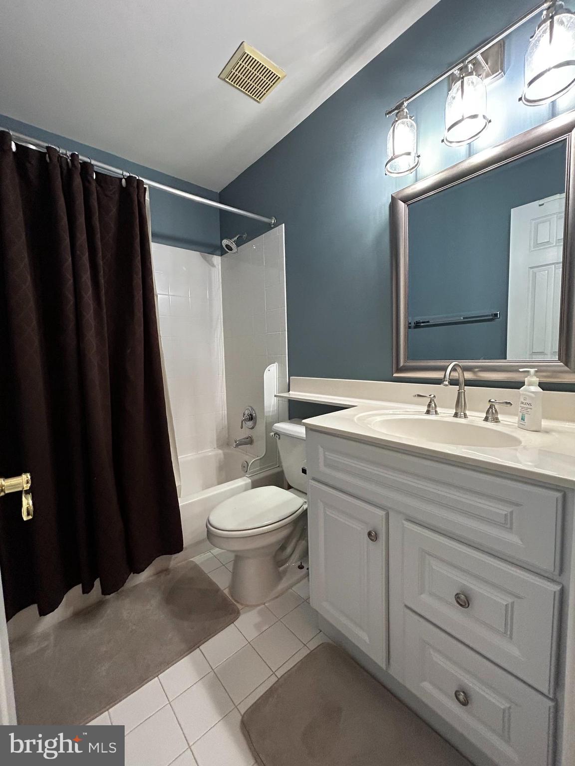 ASHBURN VILLAGE - Residential Lease