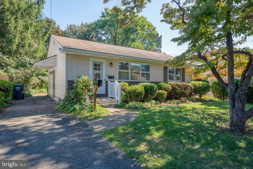Photo of 345 Hawthorne Drive, Lancaster, PA 17603 (MLS # PALA2056612)