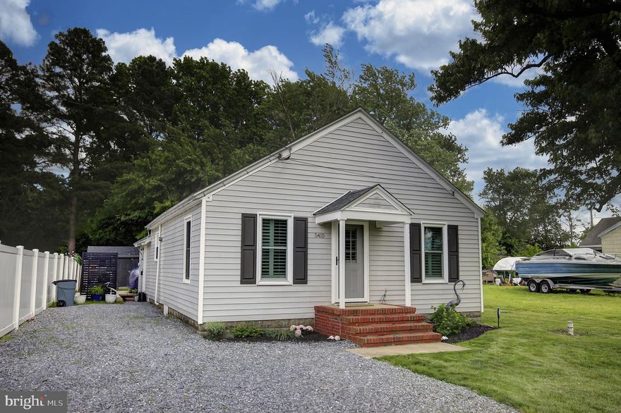 THIS IS THE NICEST HOME YOU WILL EVER SEE***** SHOULD BE IN A MAGAZINE ****COME AND SEE IT BEFORE ITS GONE****OPEN CONCEPT***GLEAMING HARDWOOD FLOORS***TOTAL RENOVATION DONE IN RECENT YEARS**** ROOF 7 YEARS OLD**** HVAC 1 YEAR OLD****NEW DECK **** HIGH  END KITCHEN AND BATH***RING DOOR BELL*** NEW WELL ****UPGRADED ELECTRIC****NEW $6,000.00
PLANTATION SHUTTERS THROUGH OUT****ITS NOW AVAILABLE AND READY TO GO!