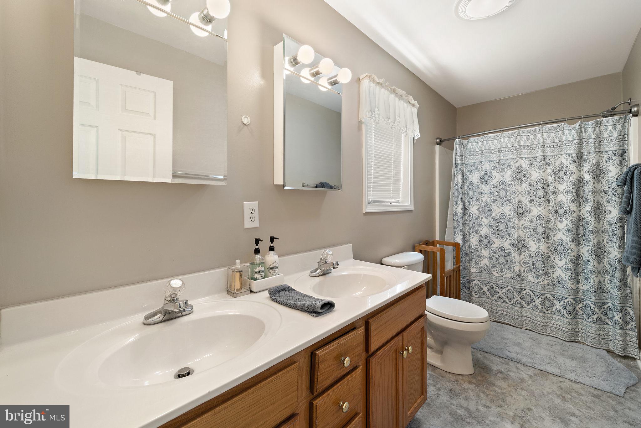 HEDGESVILLE - Commercial Sale