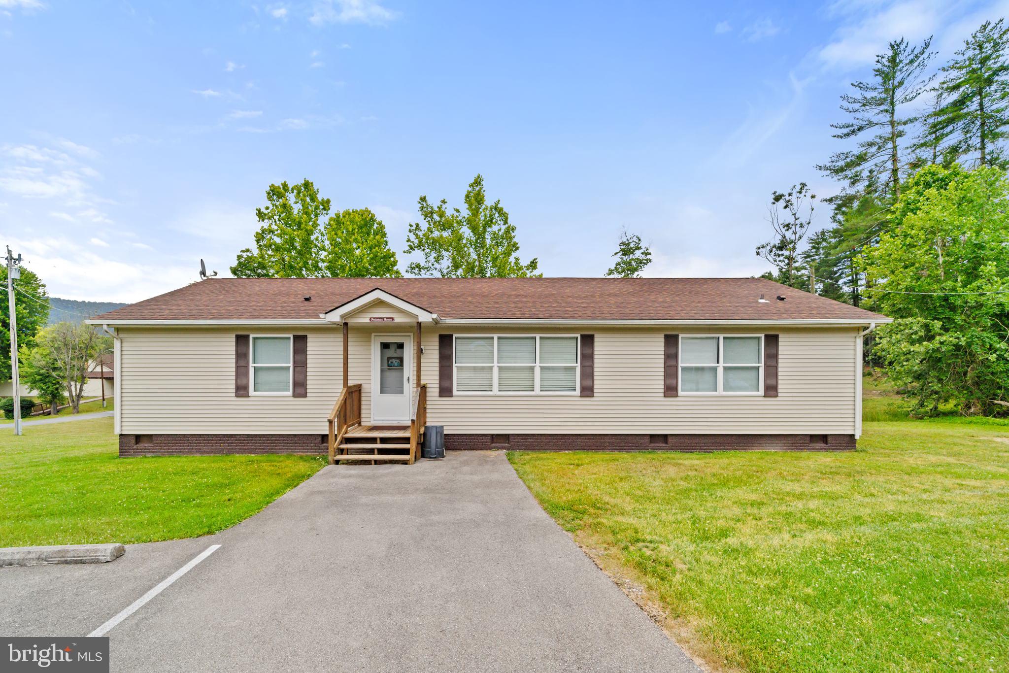 HEDGESVILLE - Commercial Sale