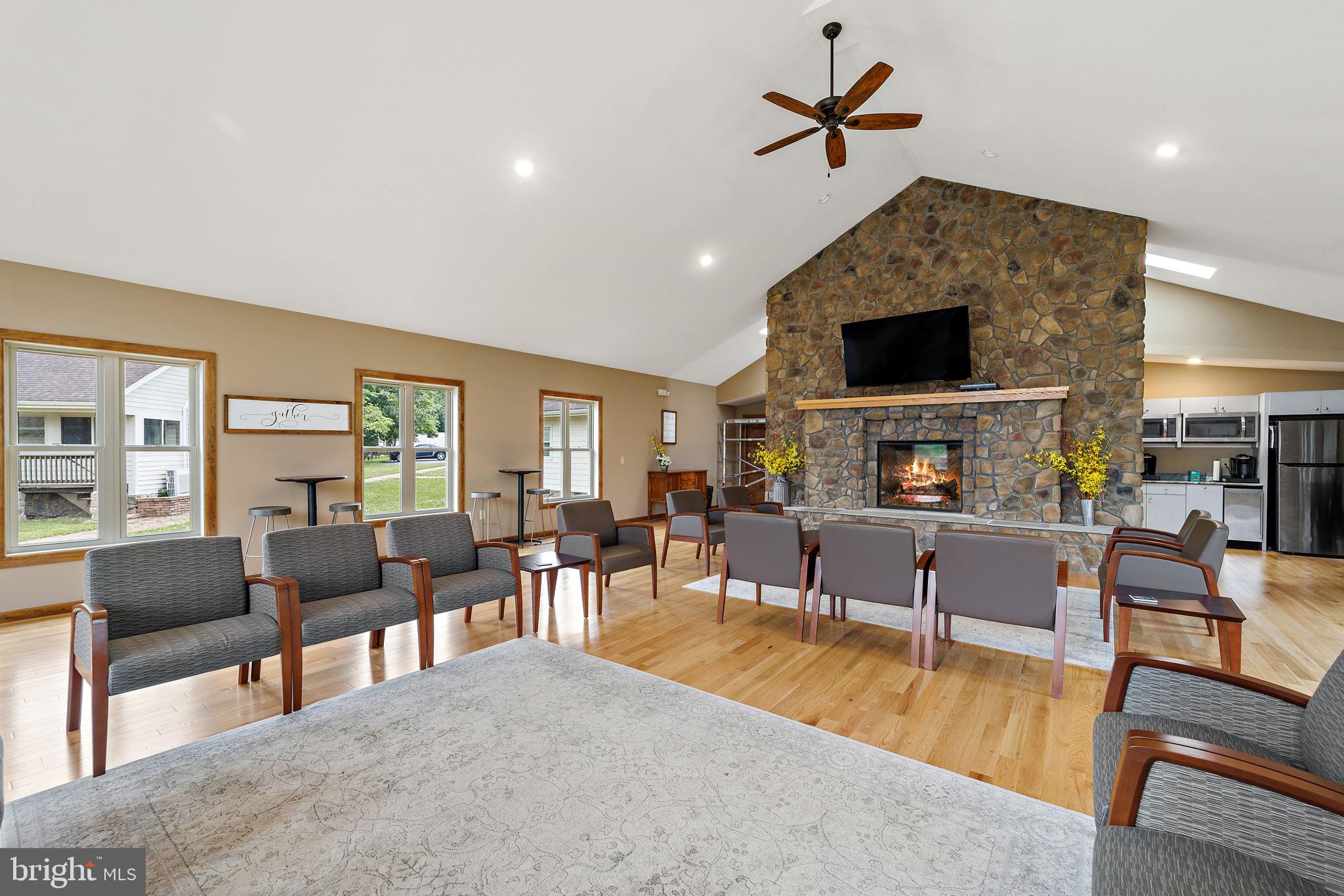 HEDGESVILLE - Commercial Sale