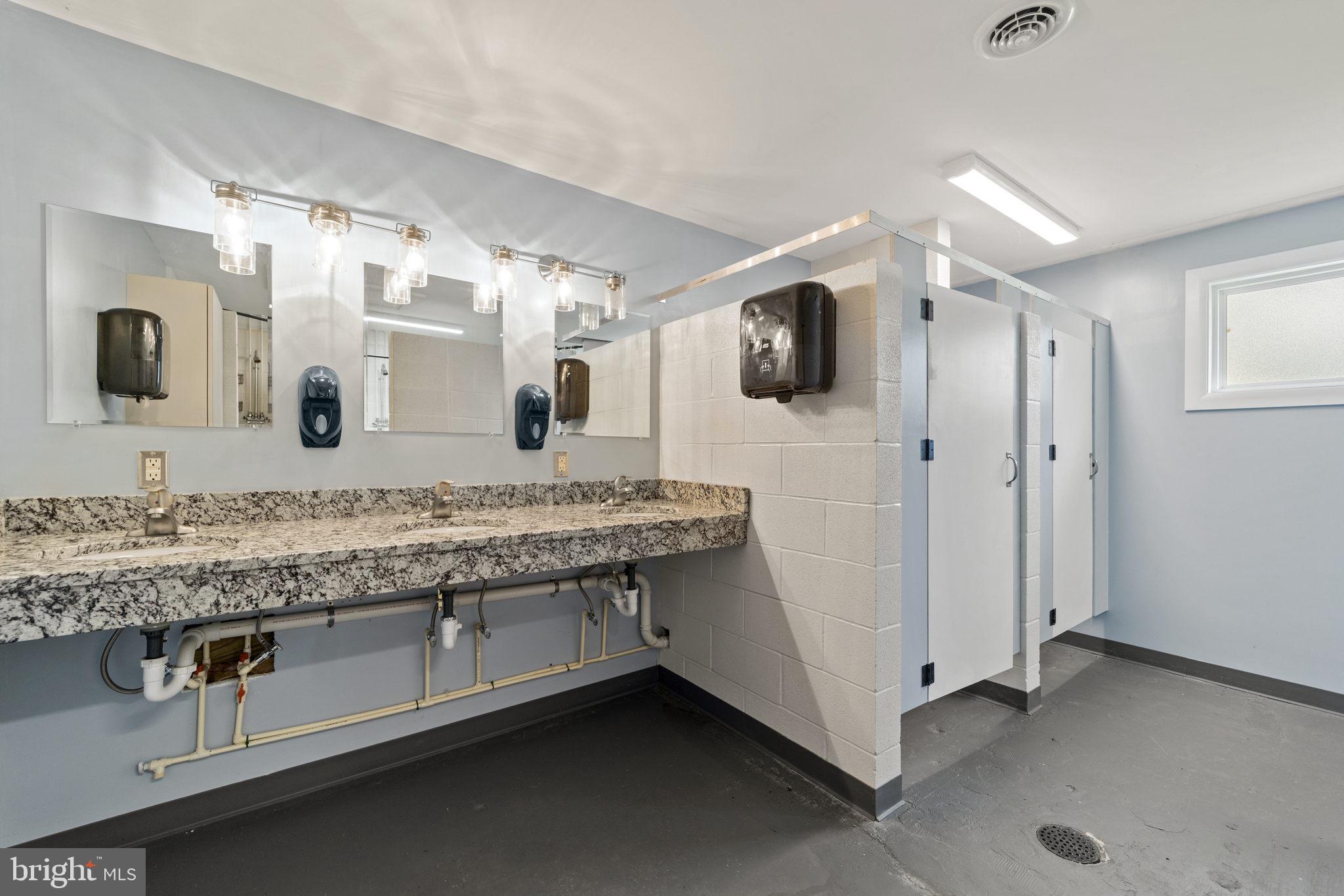 HEDGESVILLE - Commercial Sale