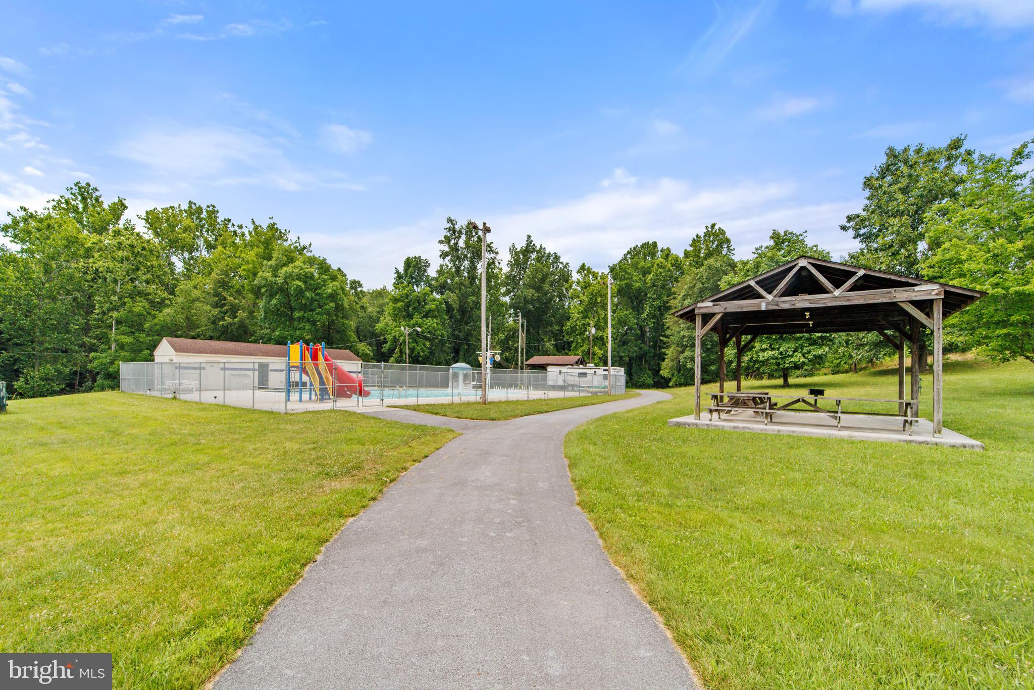 HEDGESVILLE - Commercial Sale