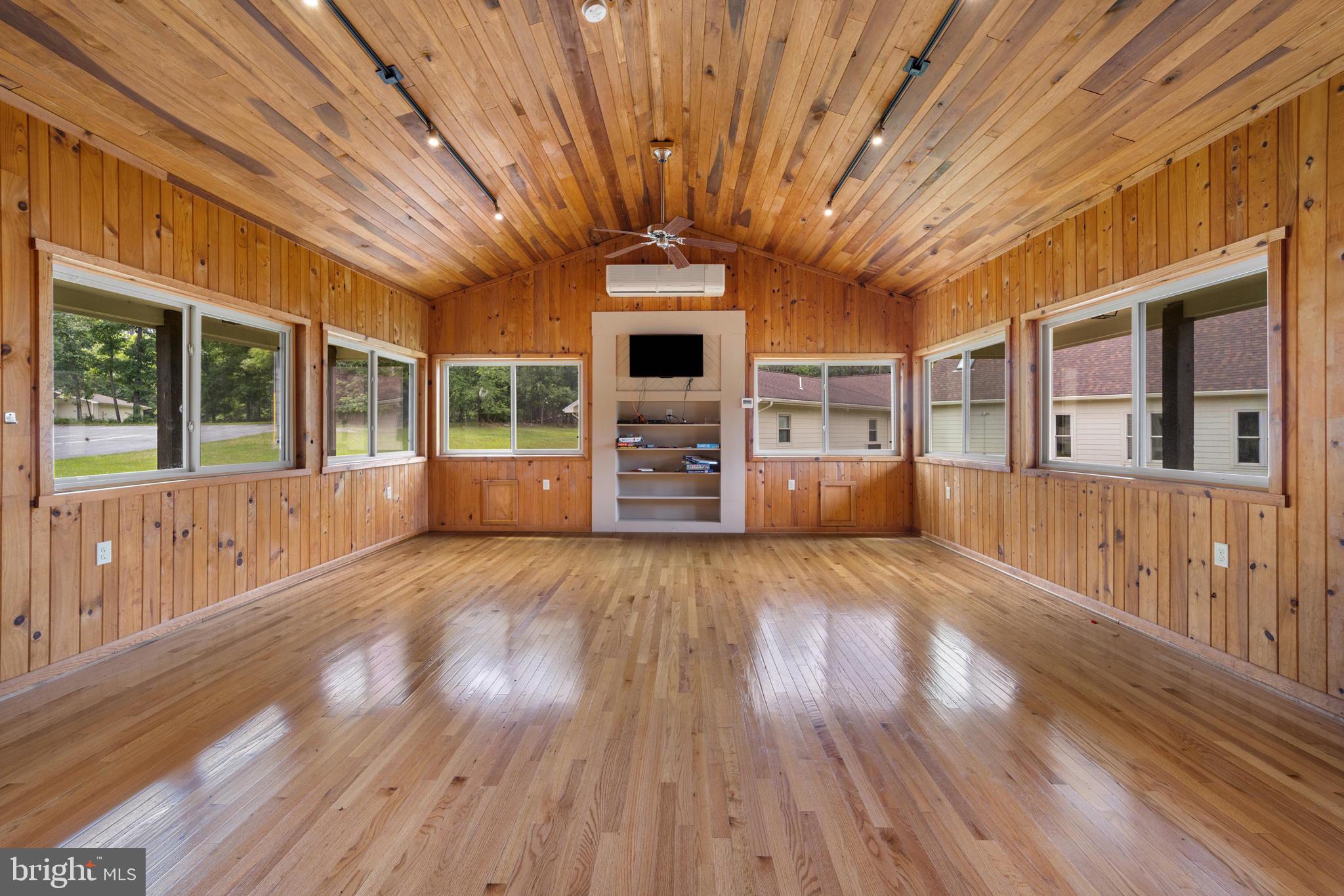 HEDGESVILLE - Commercial Sale