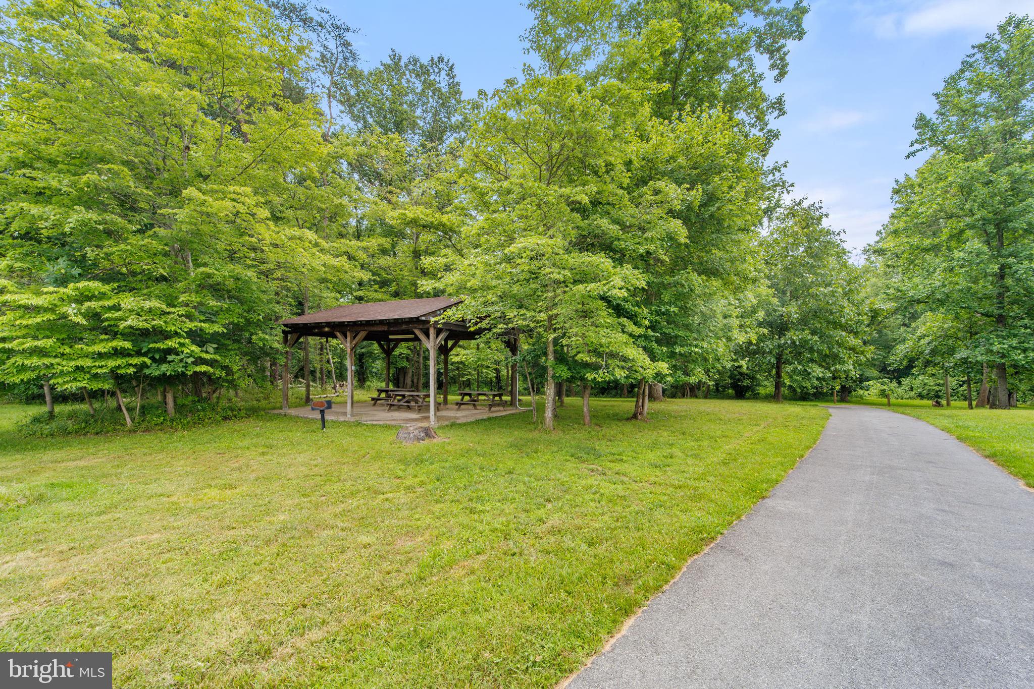 HEDGESVILLE - Commercial Sale