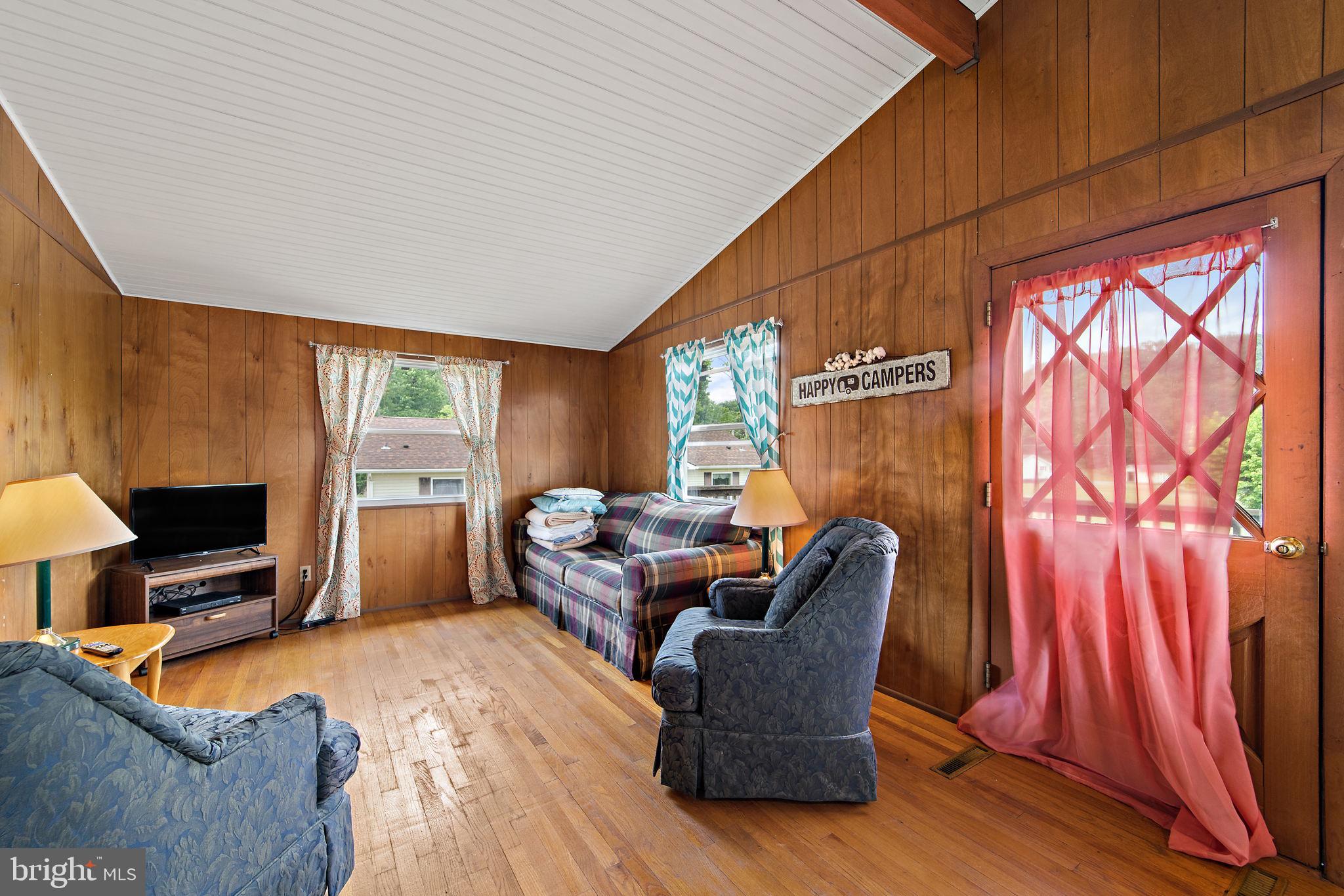 HEDGESVILLE - Commercial Sale