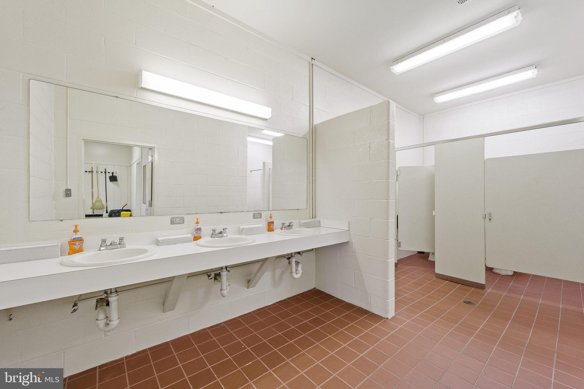 HEDGESVILLE - Commercial Sale