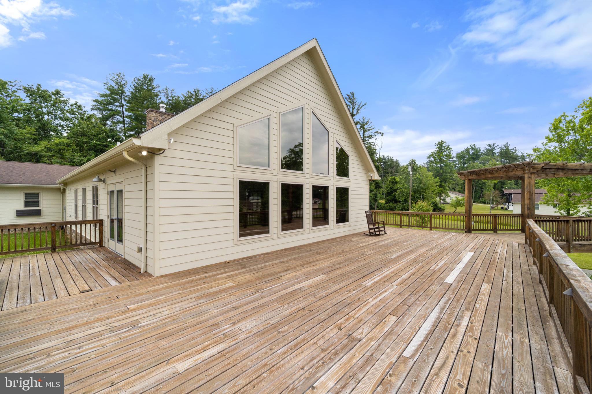 HEDGESVILLE - Commercial Sale