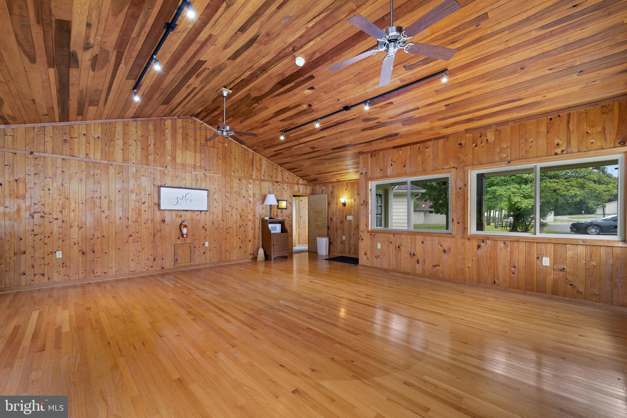 HEDGESVILLE - Commercial Sale