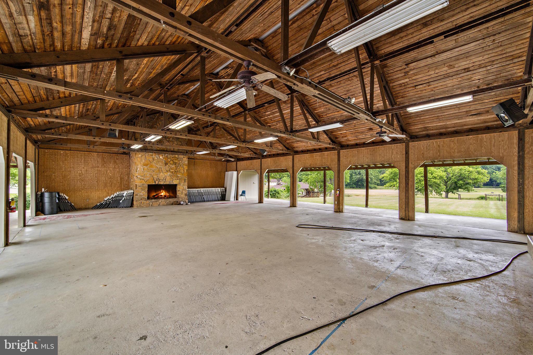 HEDGESVILLE - Commercial Sale