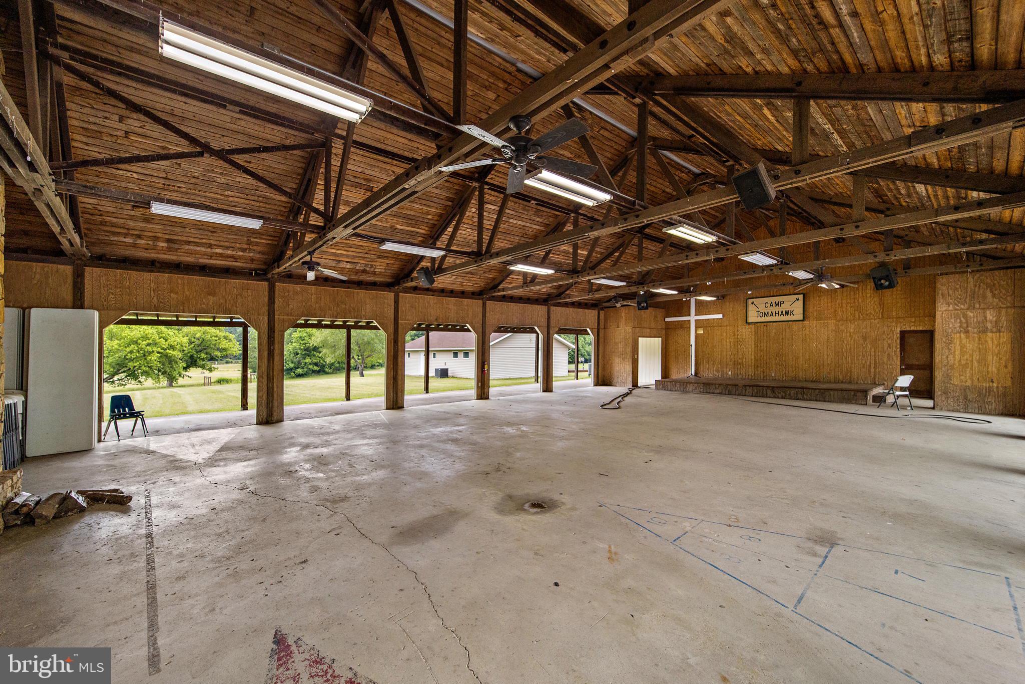 HEDGESVILLE - Commercial Sale