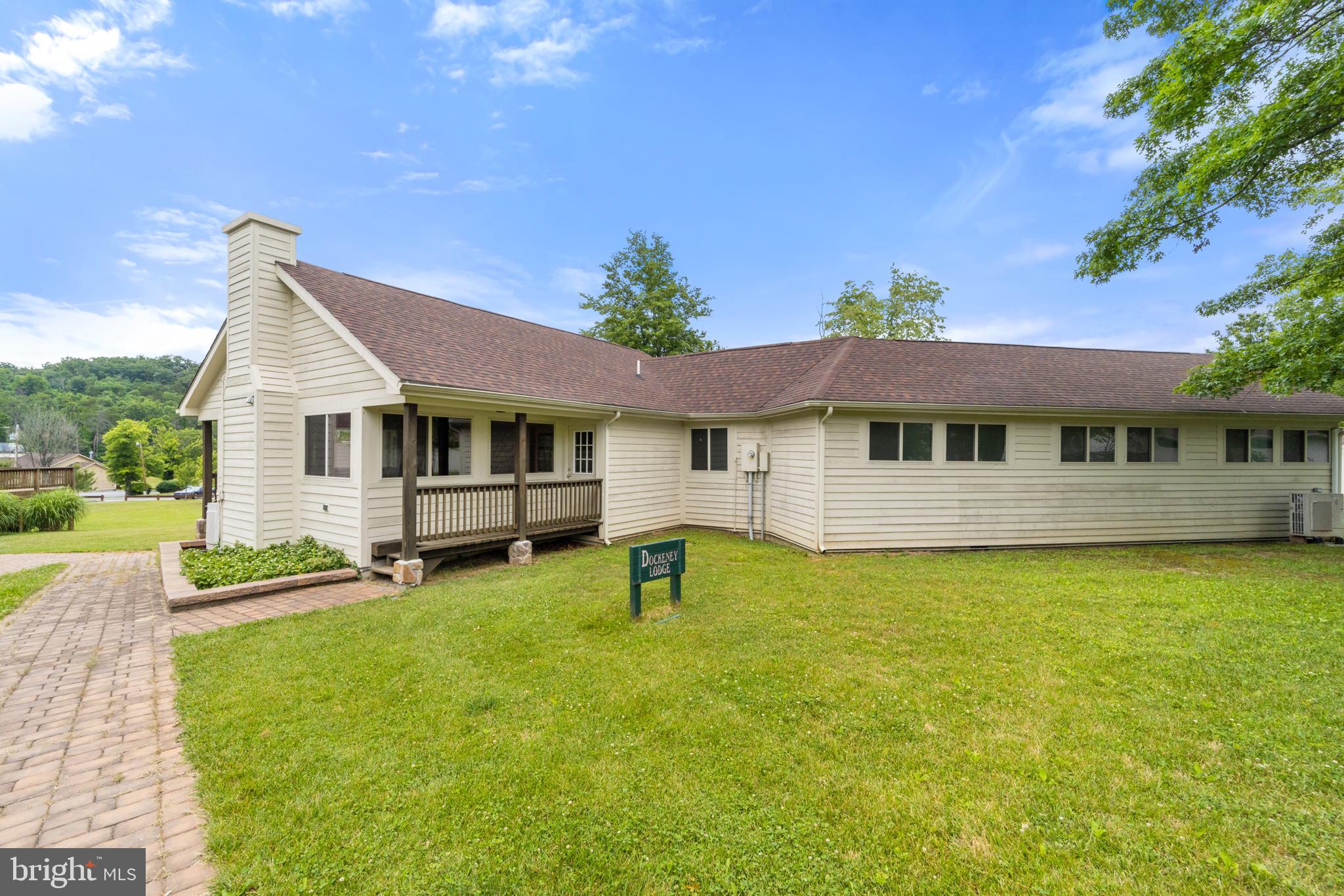 HEDGESVILLE - Commercial Sale