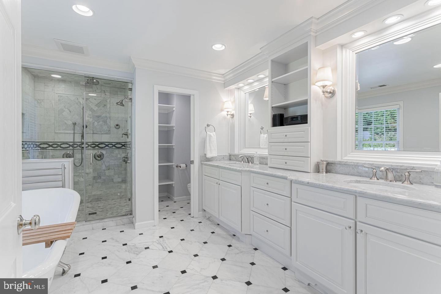 LANGLEY OAKS - Residential