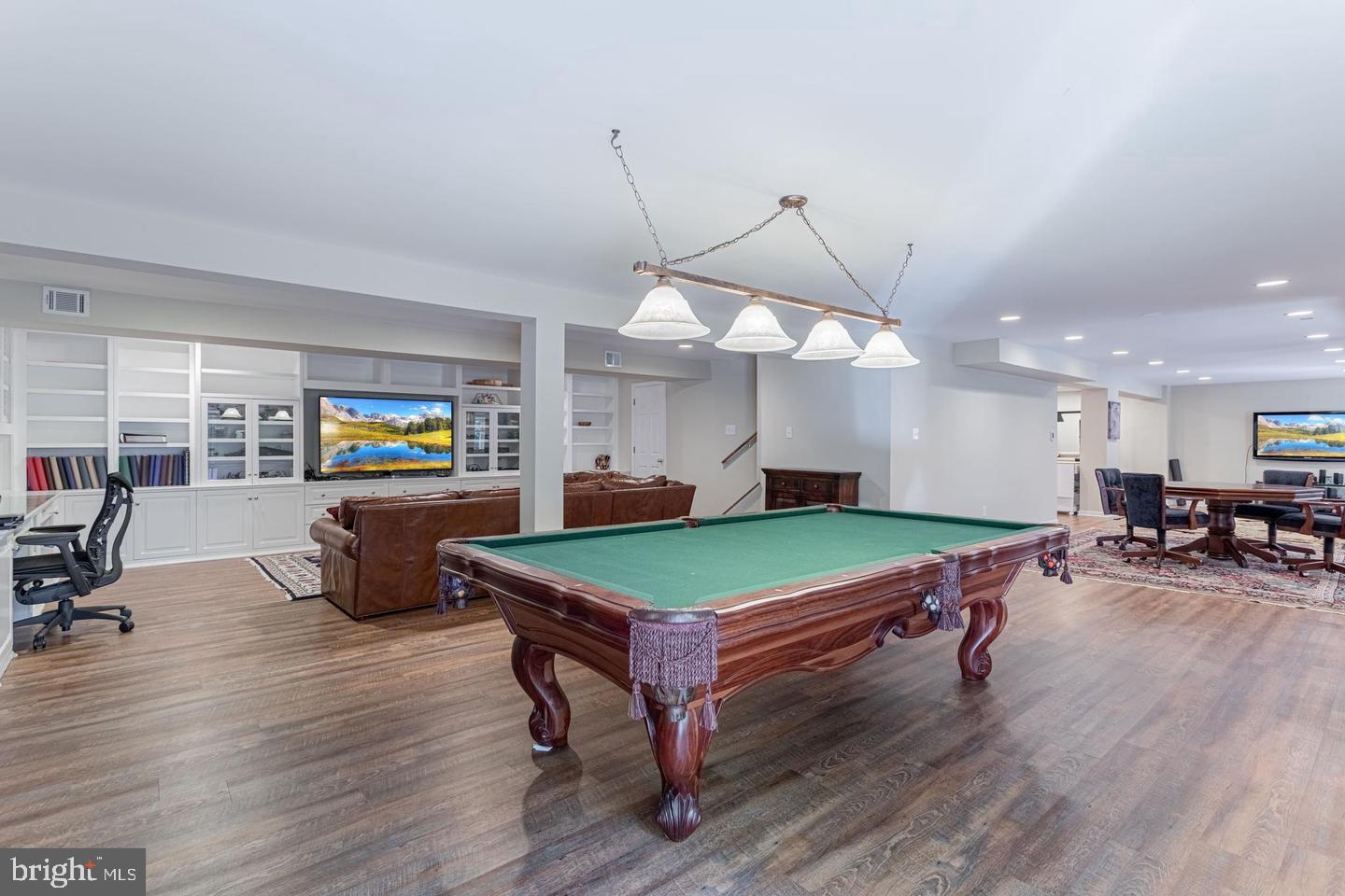 LANGLEY OAKS - Residential