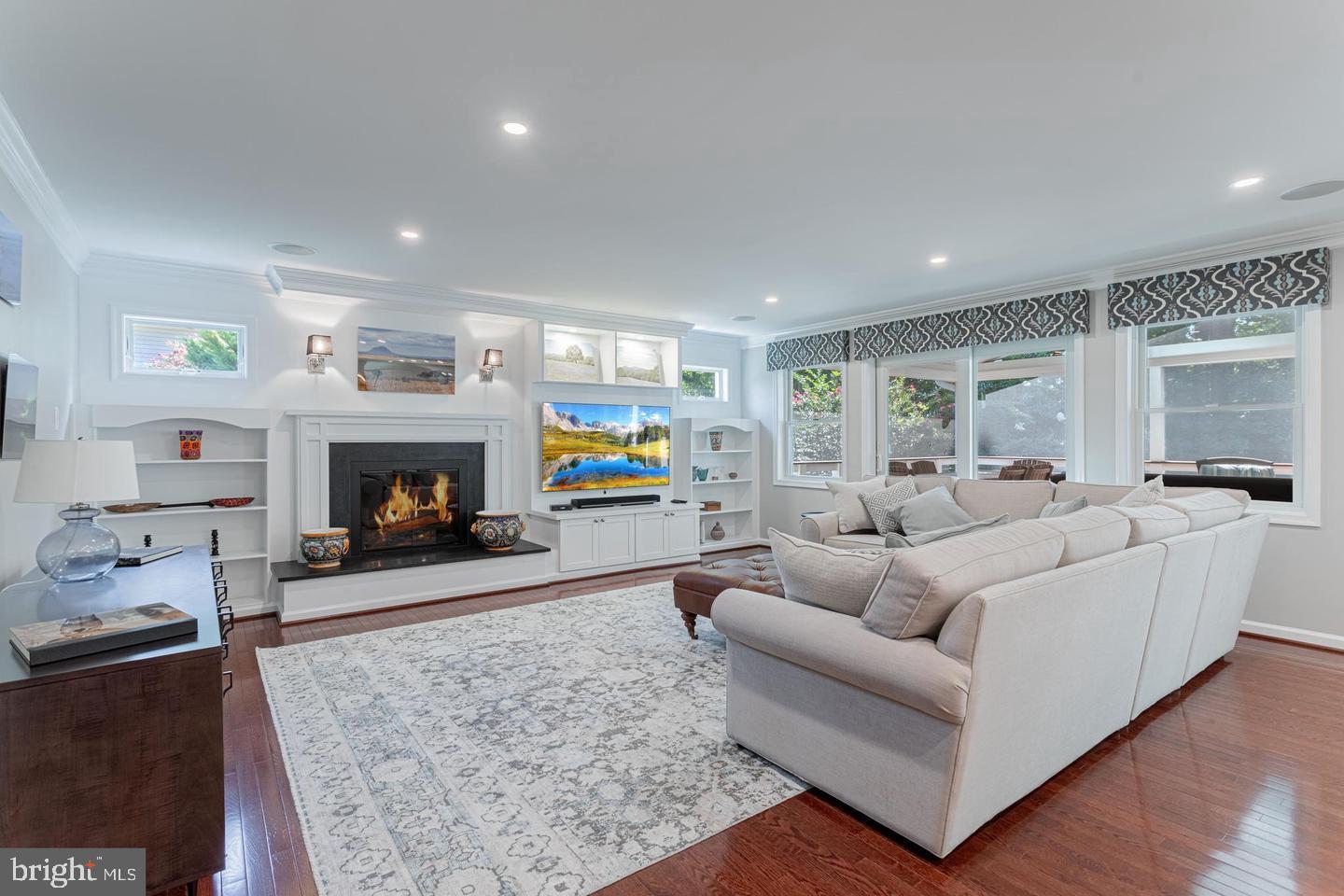 LANGLEY OAKS - Residential