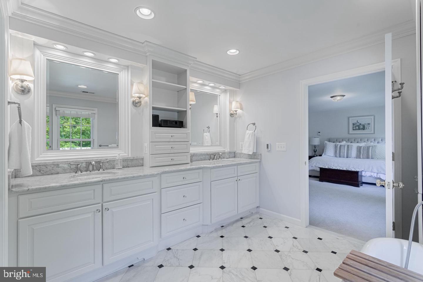 LANGLEY OAKS - Residential