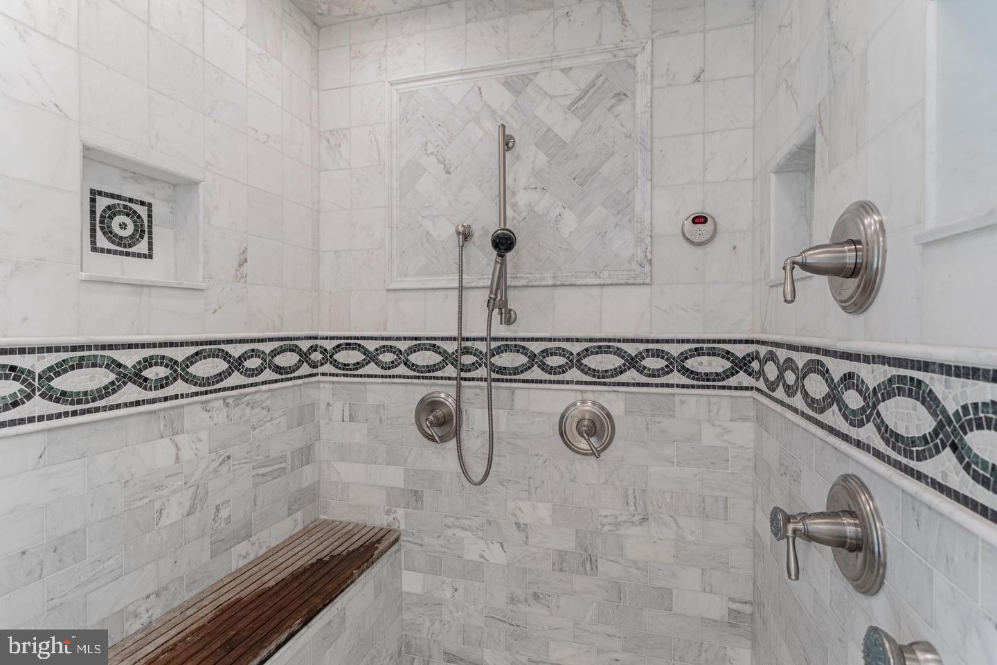 LANGLEY OAKS - Residential