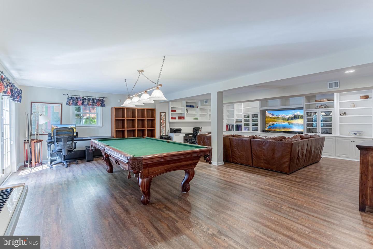 LANGLEY OAKS - Residential