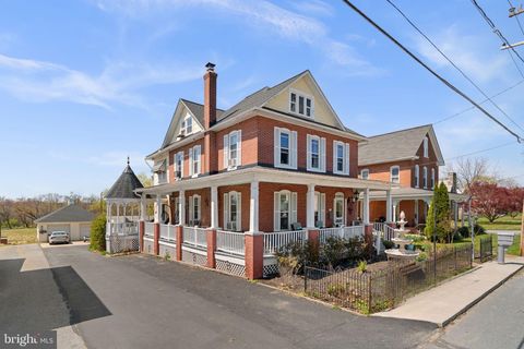 Photo of 1916 Hanover Pike, HAMPSTEAD, MD 21074 (MLS # MDCR2034110)