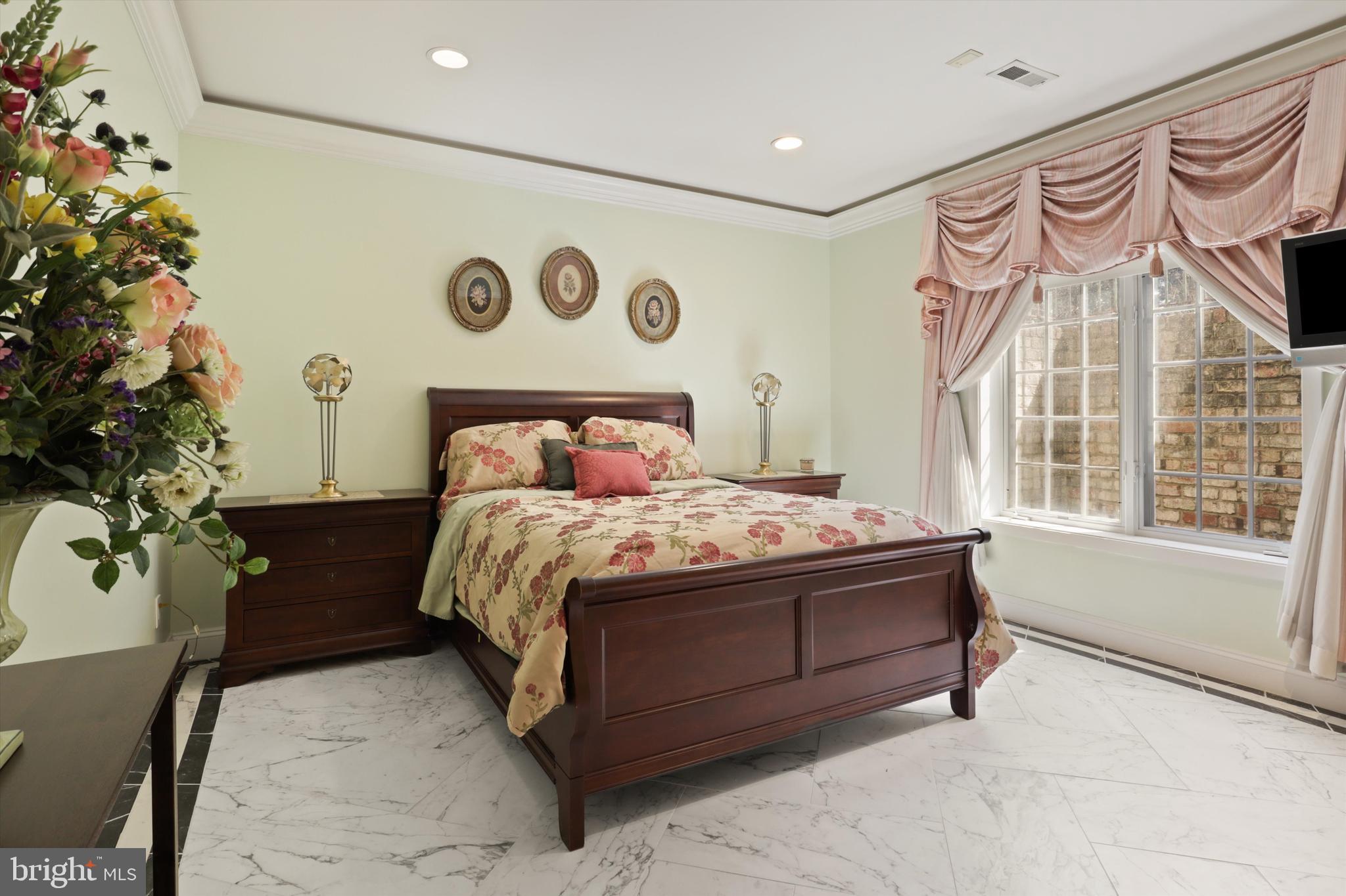 SADDLE RIDGE - Residential