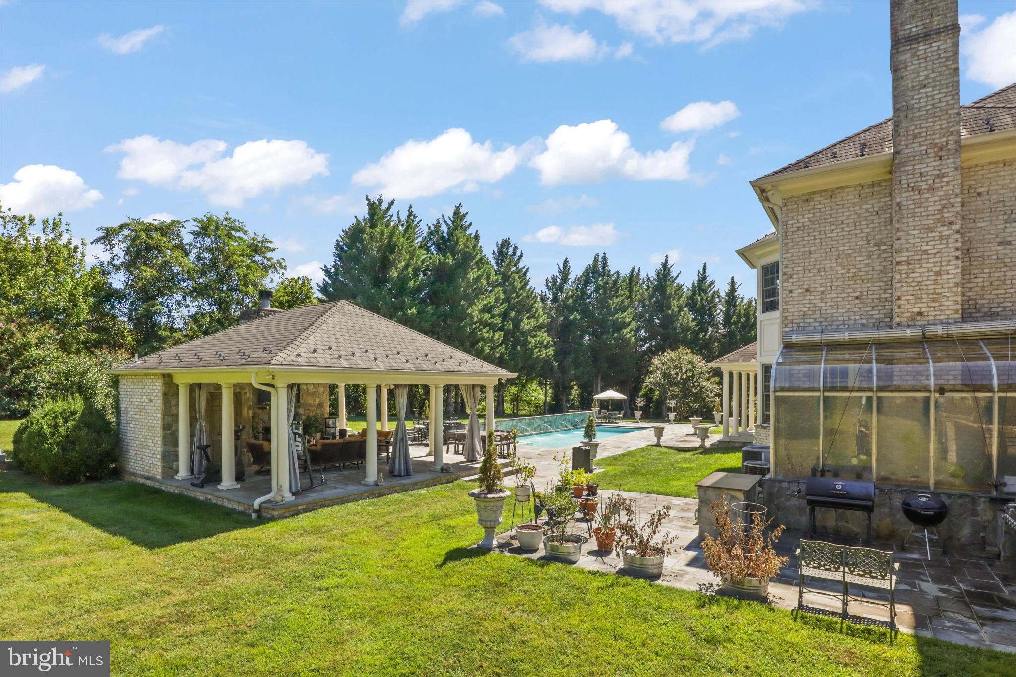 SADDLE RIDGE - Residential