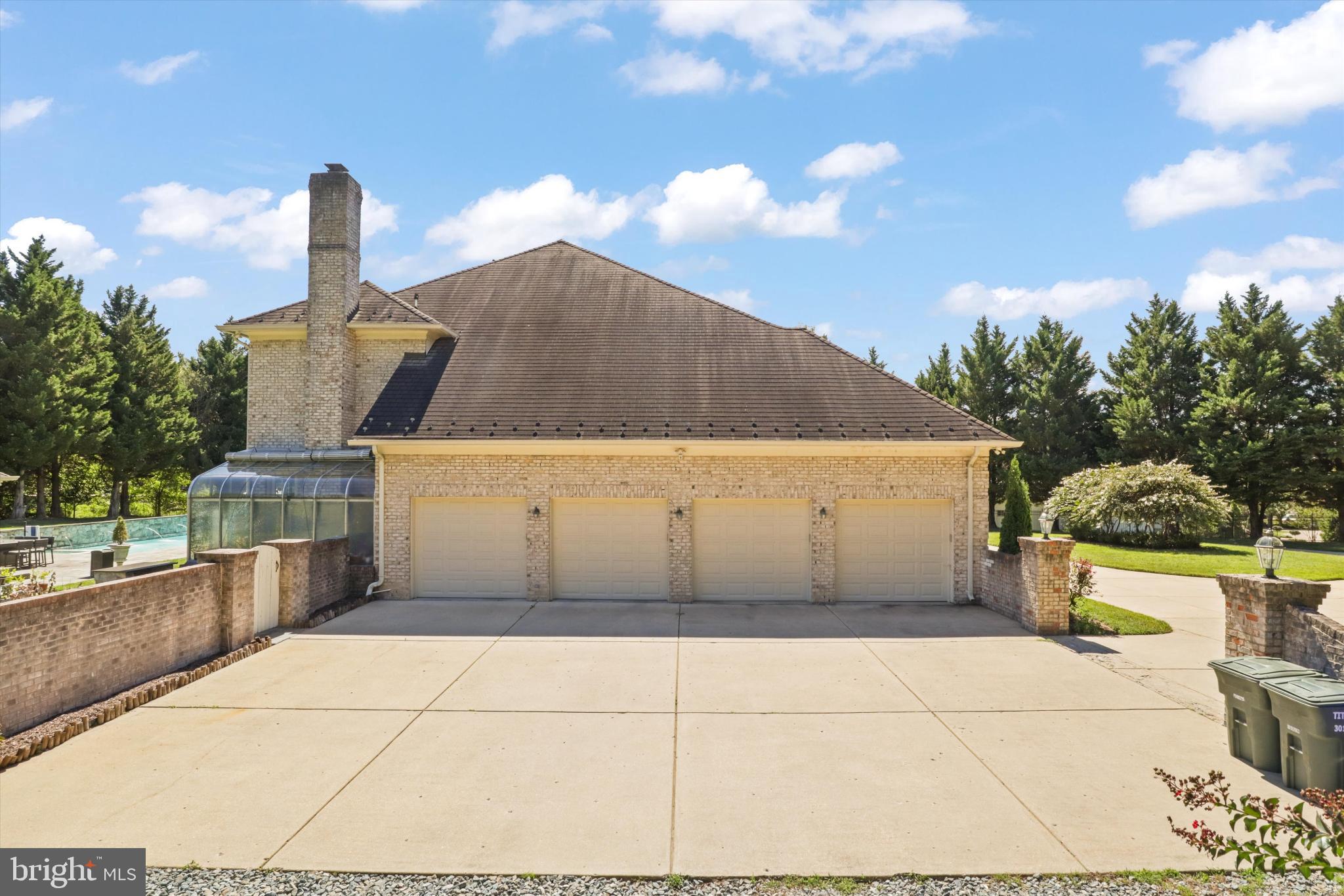 SADDLE RIDGE - Residential