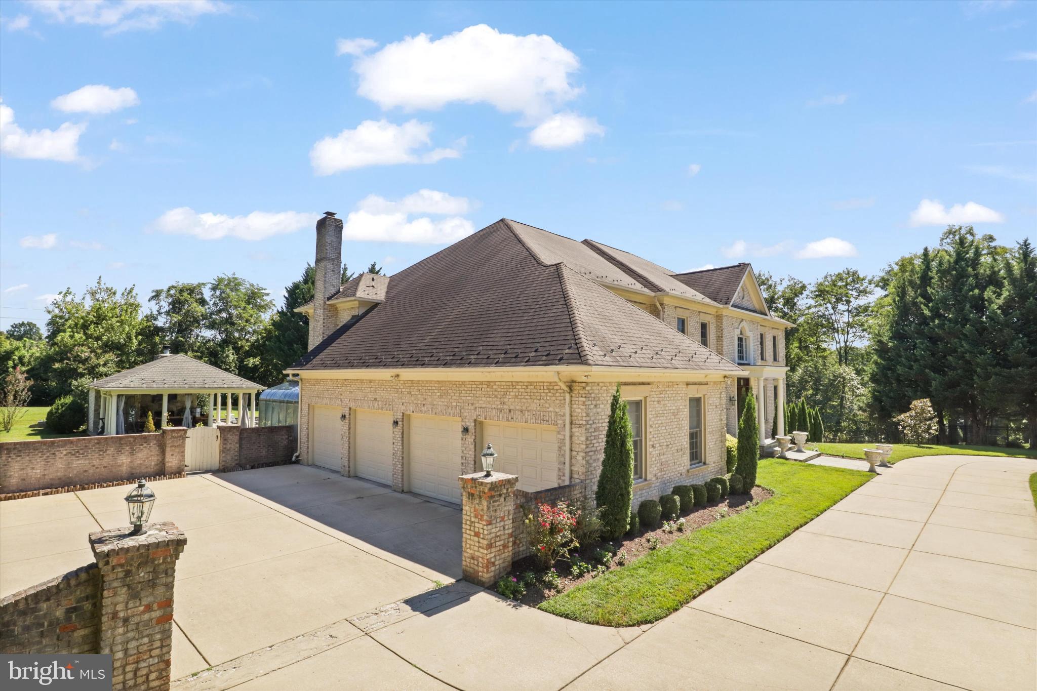 SADDLE RIDGE - Residential