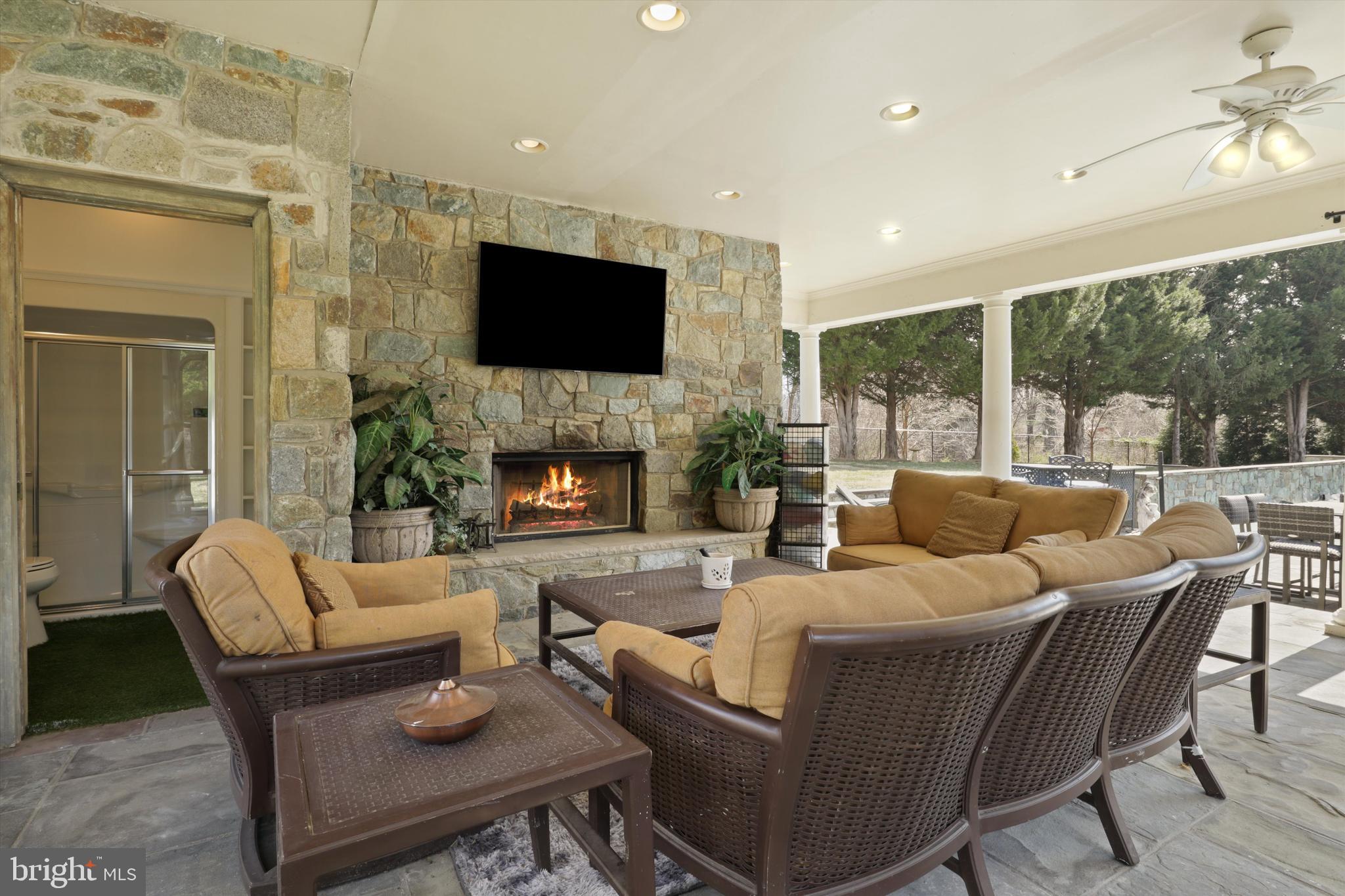 SADDLE RIDGE - Residential