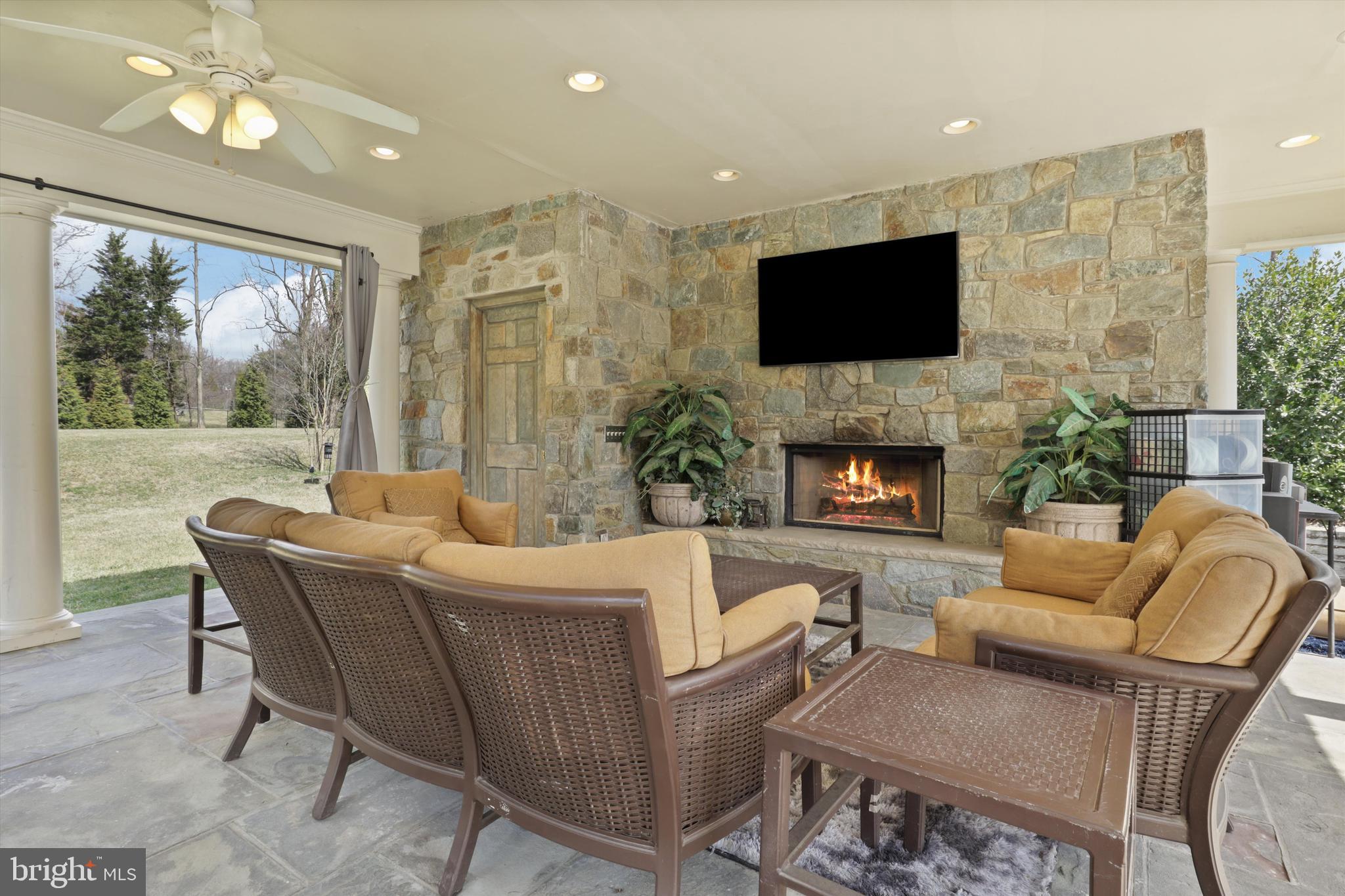 SADDLE RIDGE - Residential