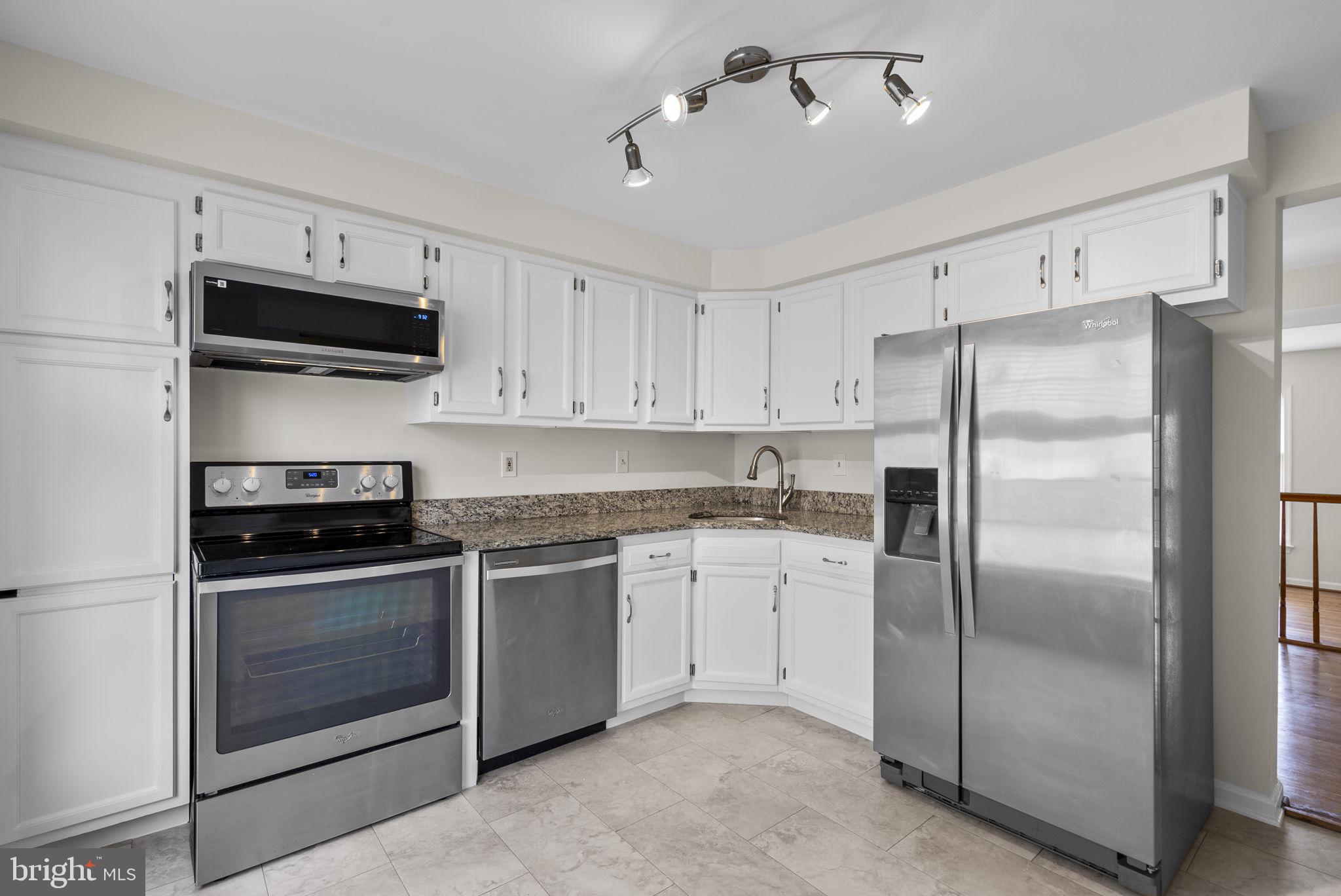 WATERSIDE - Residential