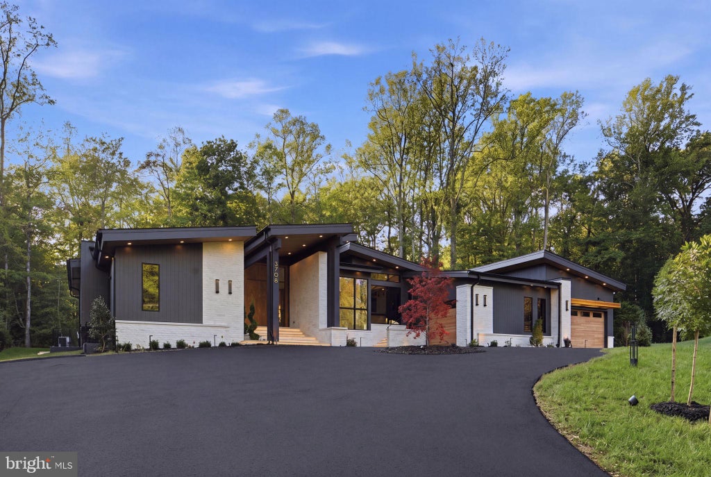 Photo of 3708 Prosperity Avenue, FAIRFAX, VA 22031 (MLS # VAFX2340158)