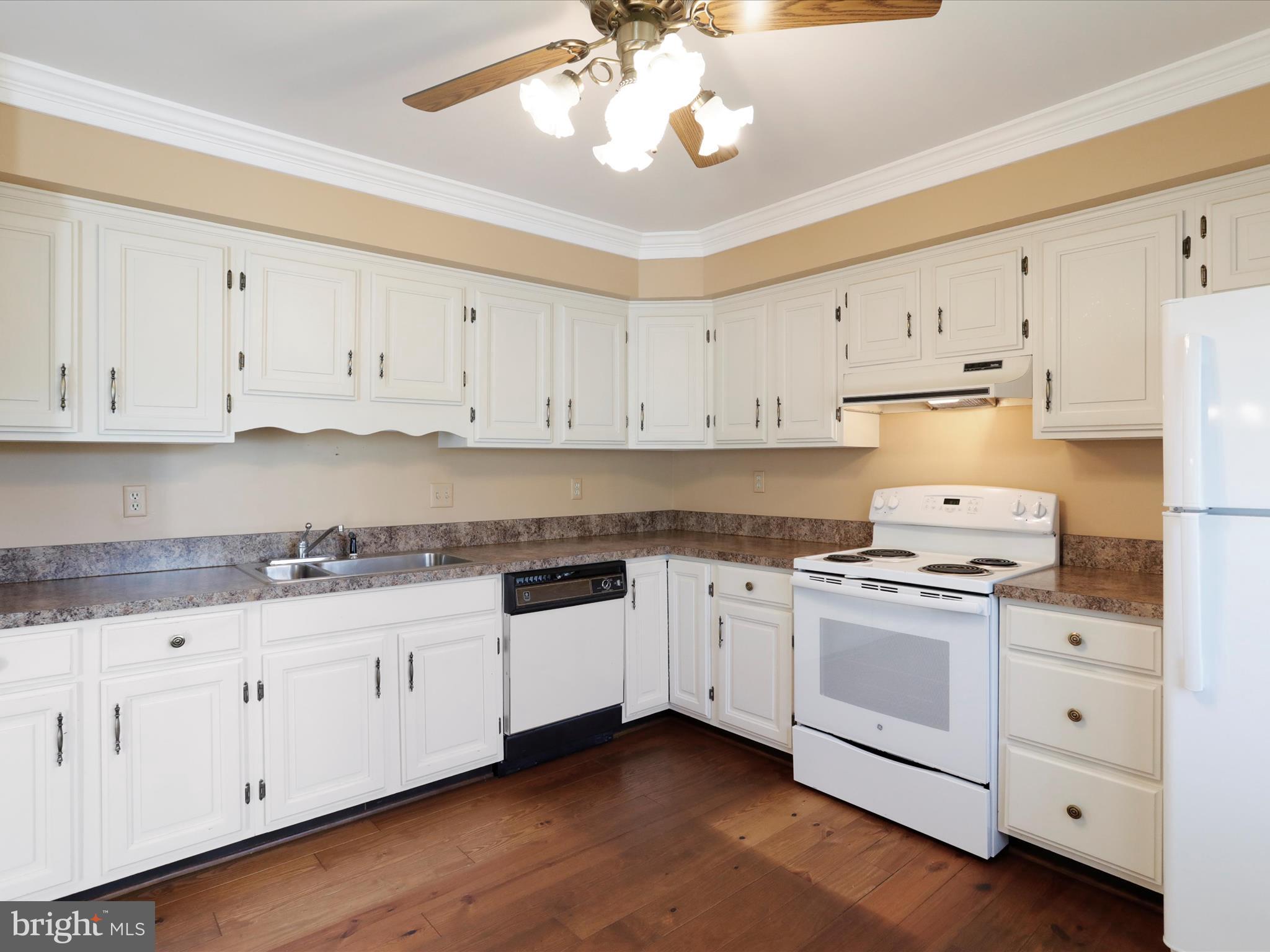 TOWNE OAK VILLAGE - Residential