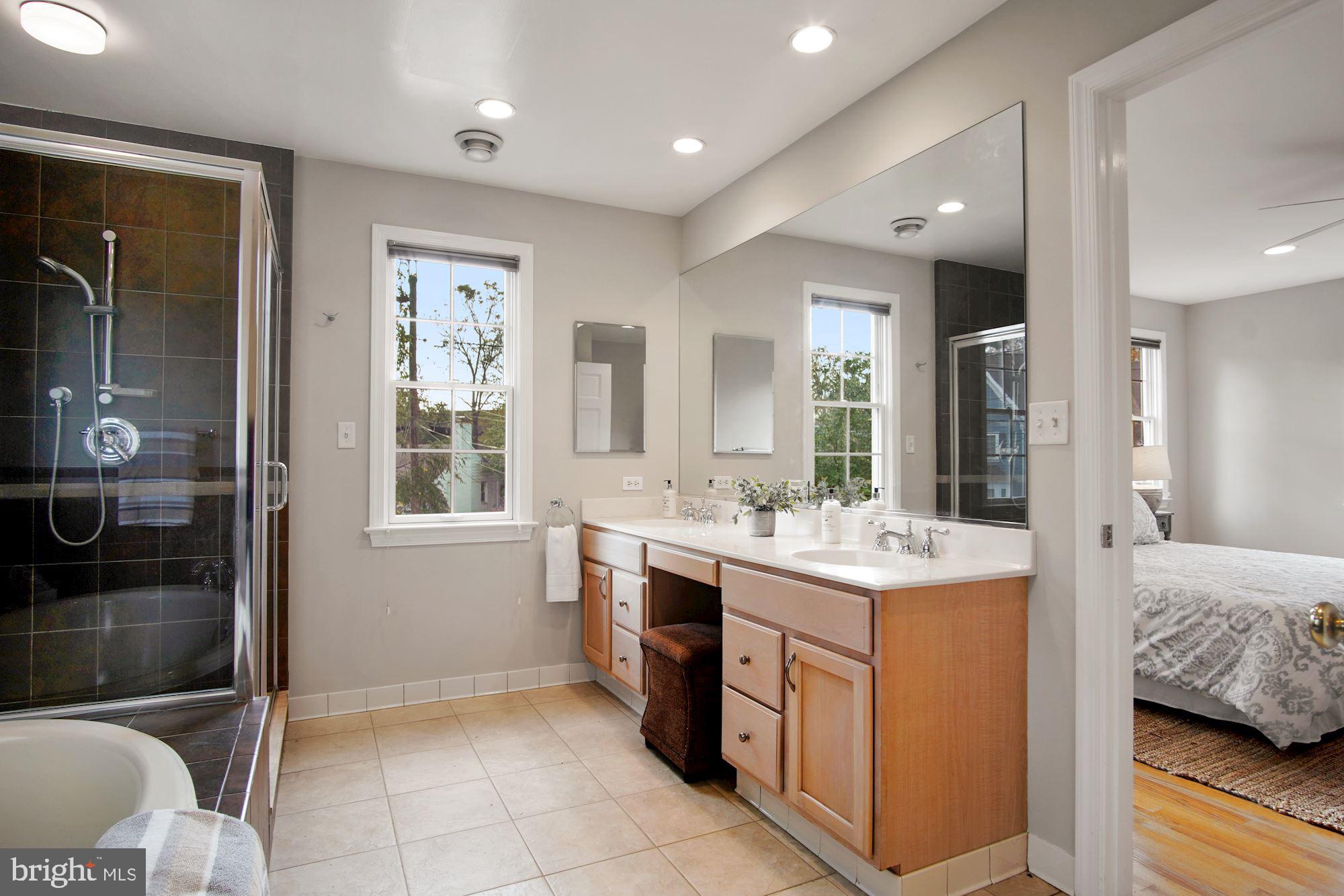 HENDRY ESTATES - Residential