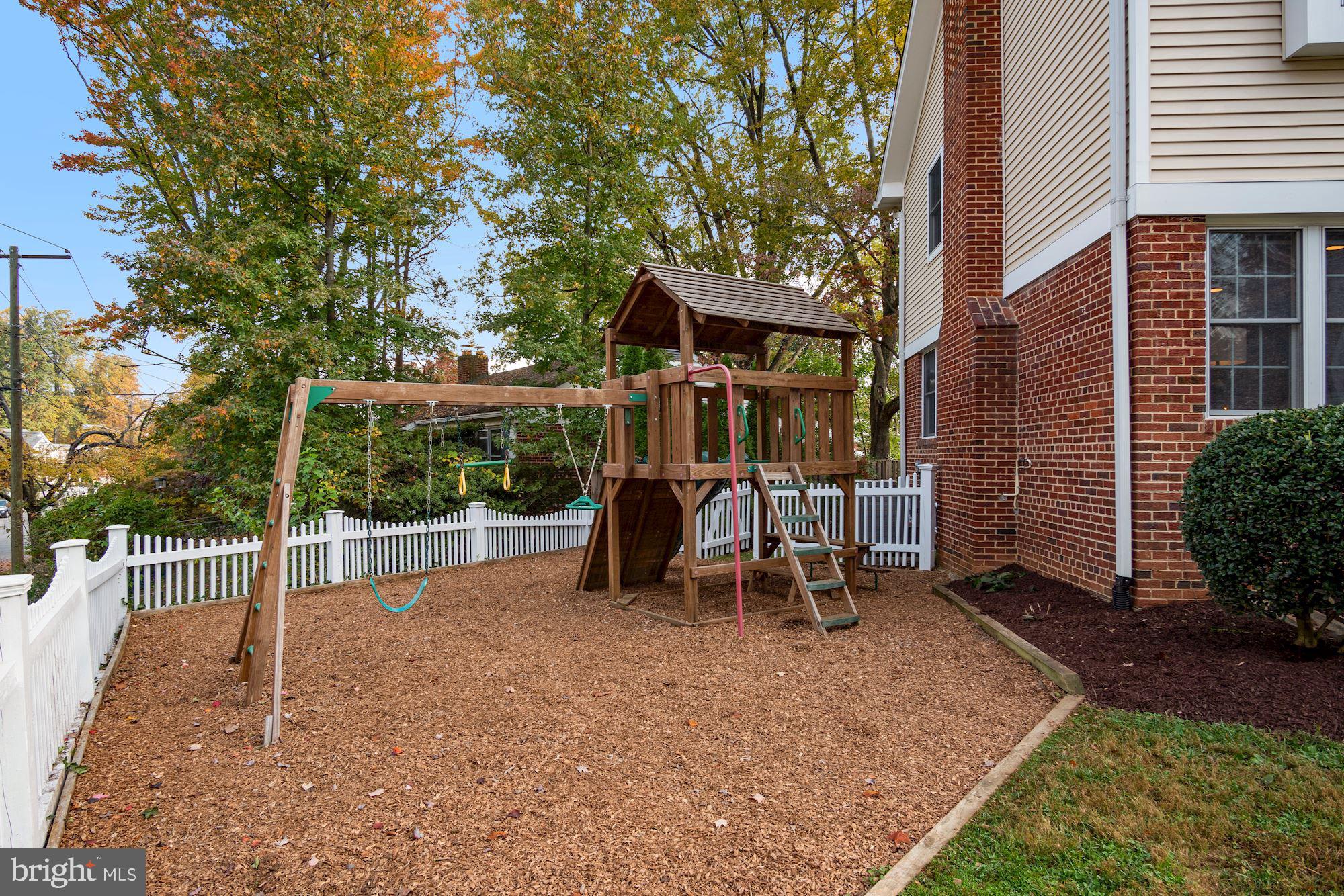 HENDRY ESTATES - Residential