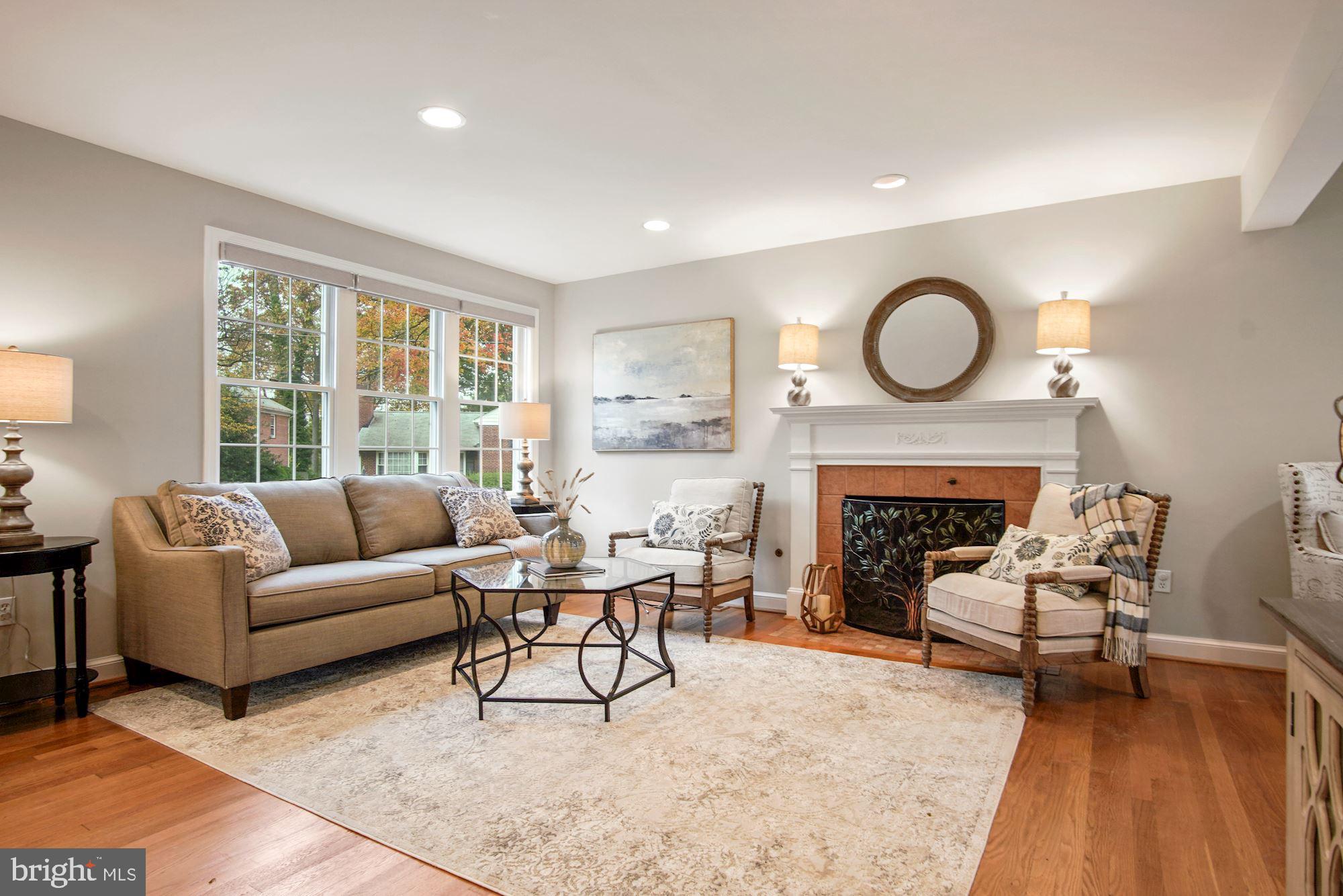 HENDRY ESTATES - Residential